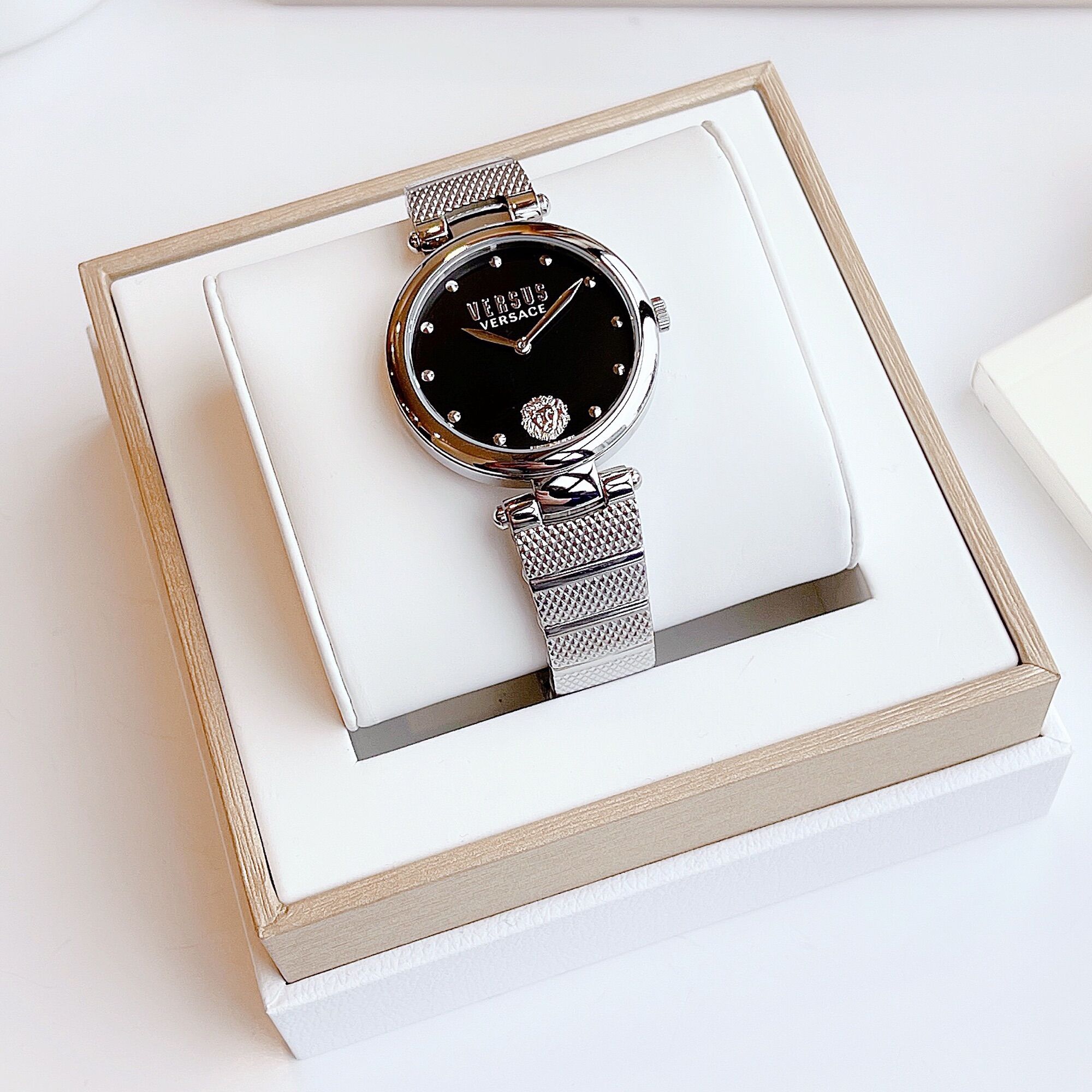 Đồng hồ nữ Versus dây kim loại, size 34mm
