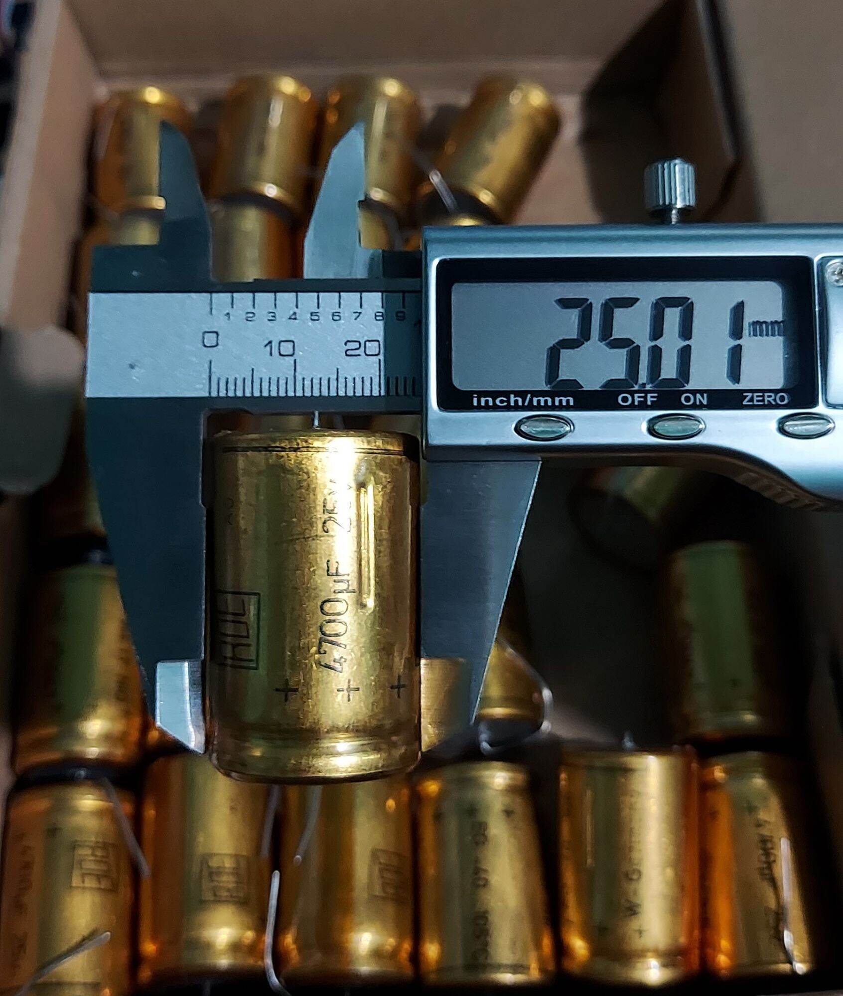 Tụ điện ROE 4700uf/25V Germany (NOS)