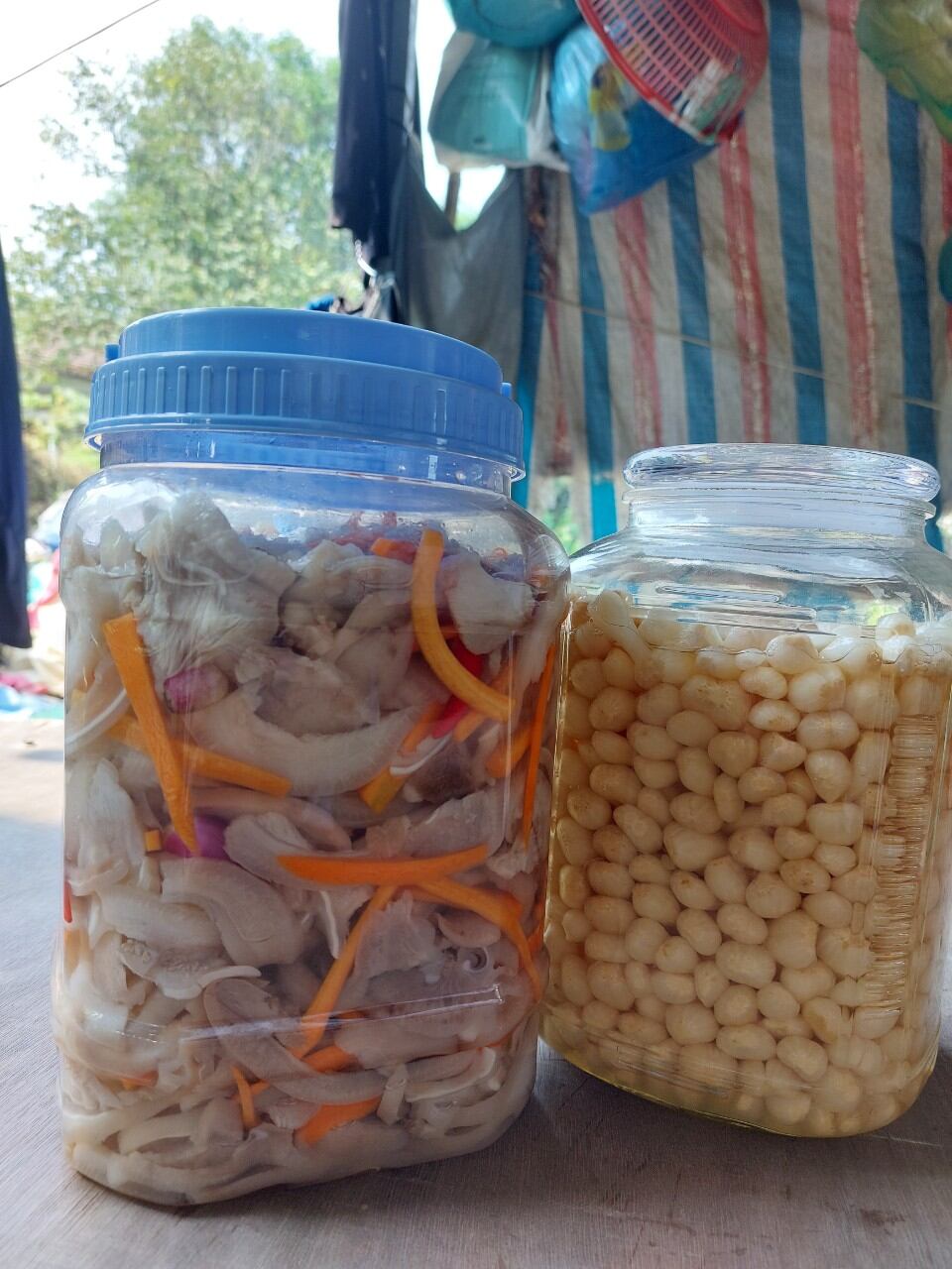 tai heo ngâm chua ngọt