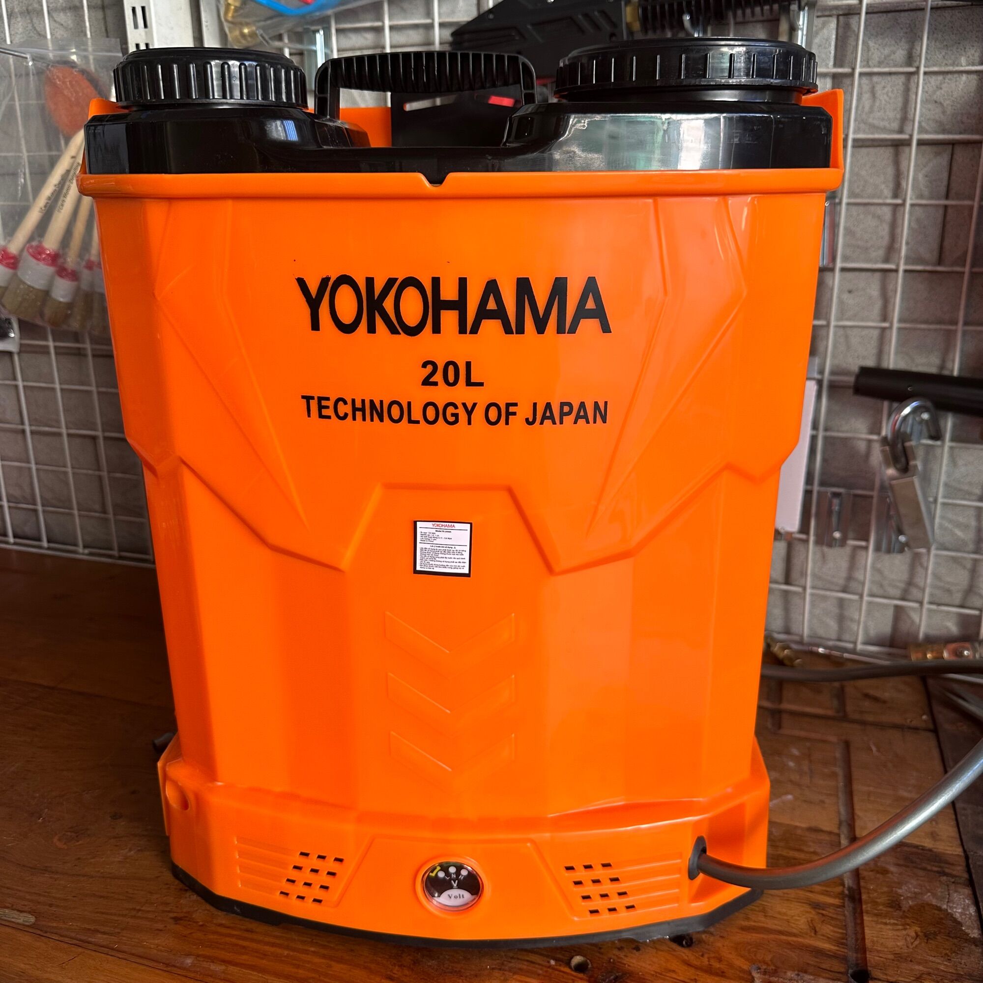 Bình Xịt Điện, Bình Phun Thuốc YOKOHAMA 20L 1 Bơm