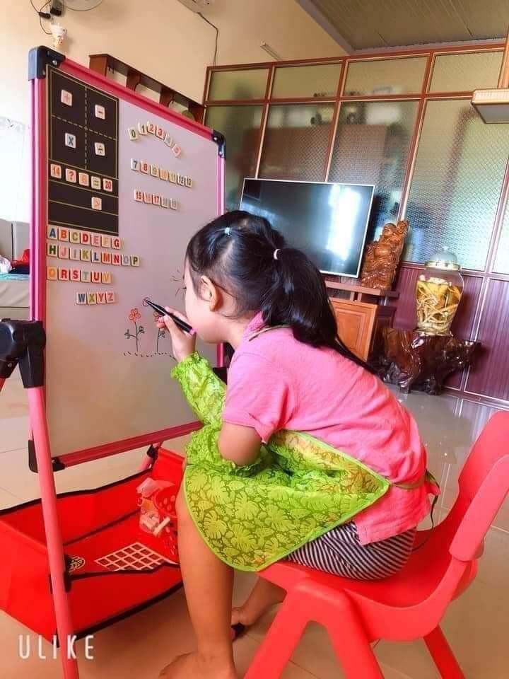 Bảng vẽ từ tính bảng viết cho bé