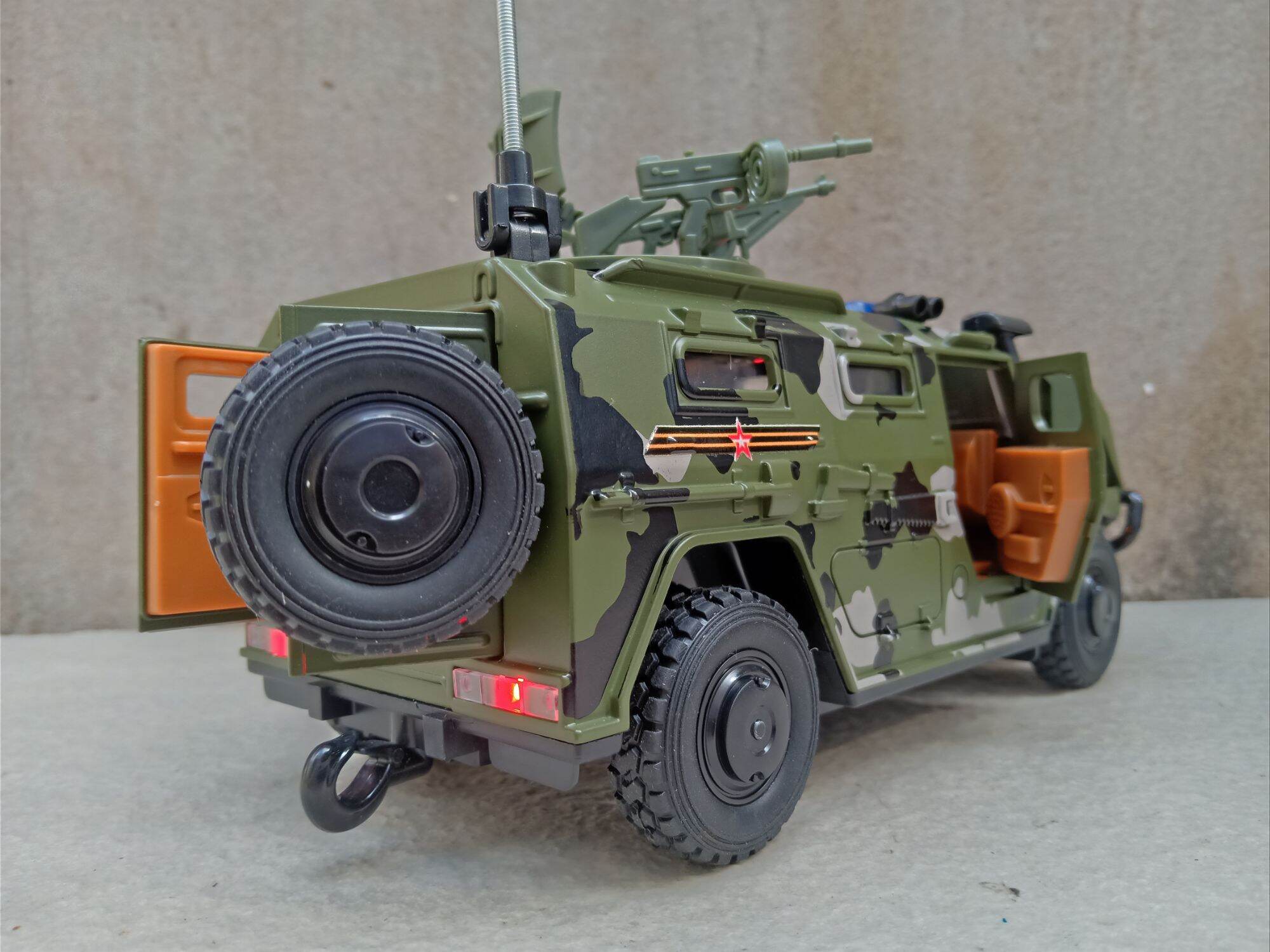 Mô hình xe Quân sự Tiger M Nga 1:24