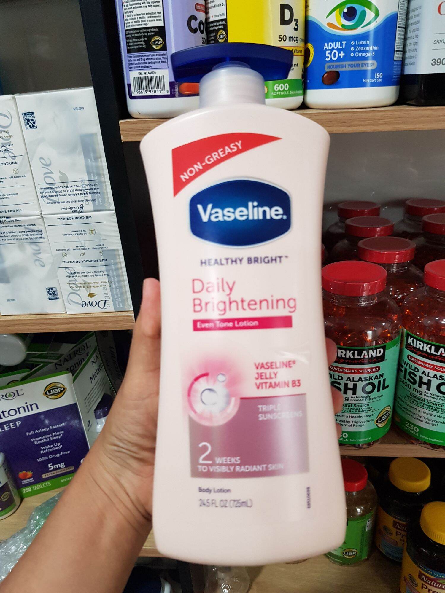 Sữa dưỡng thể sáng da Vaselin 725ml