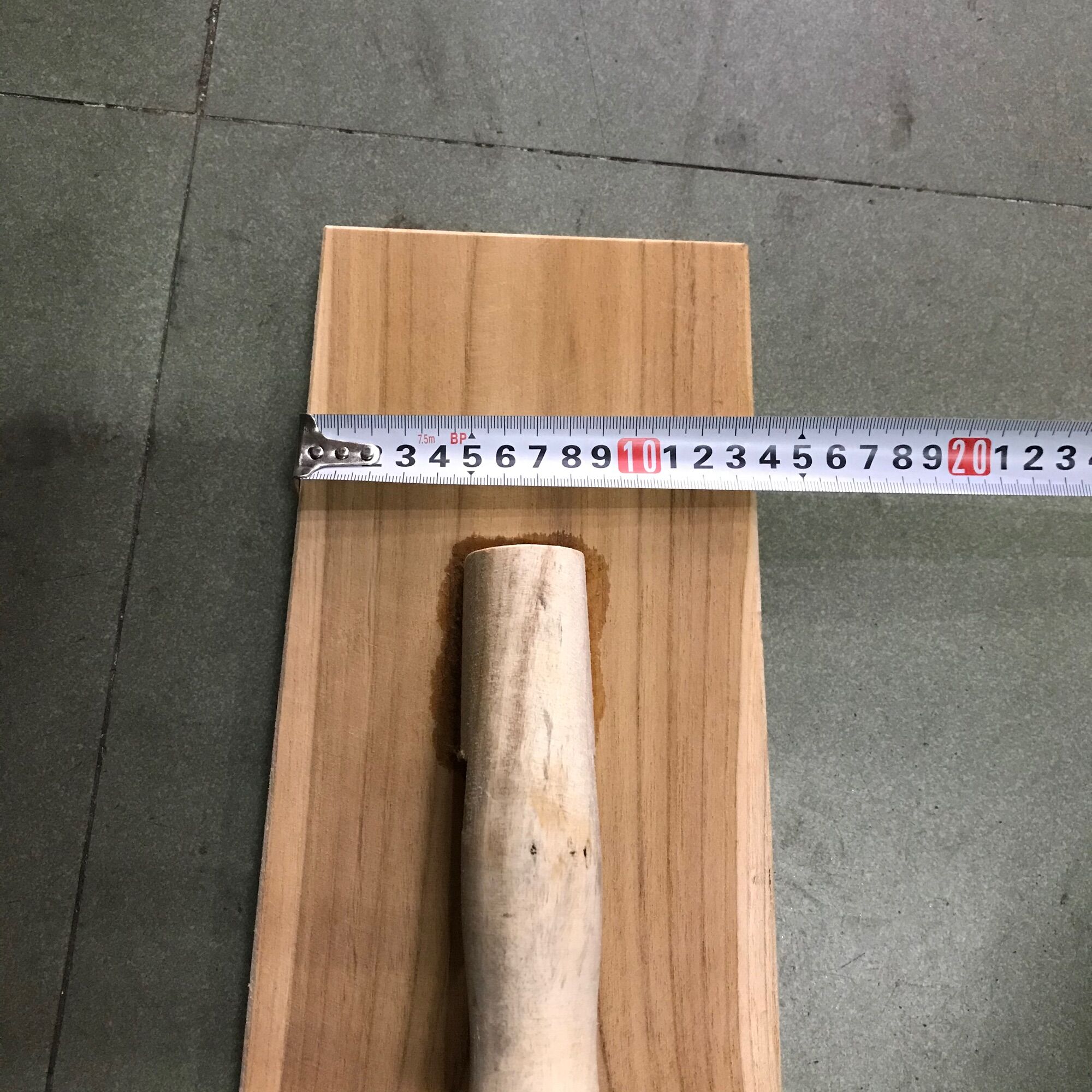 Bàn chà gỗ giá tỵ