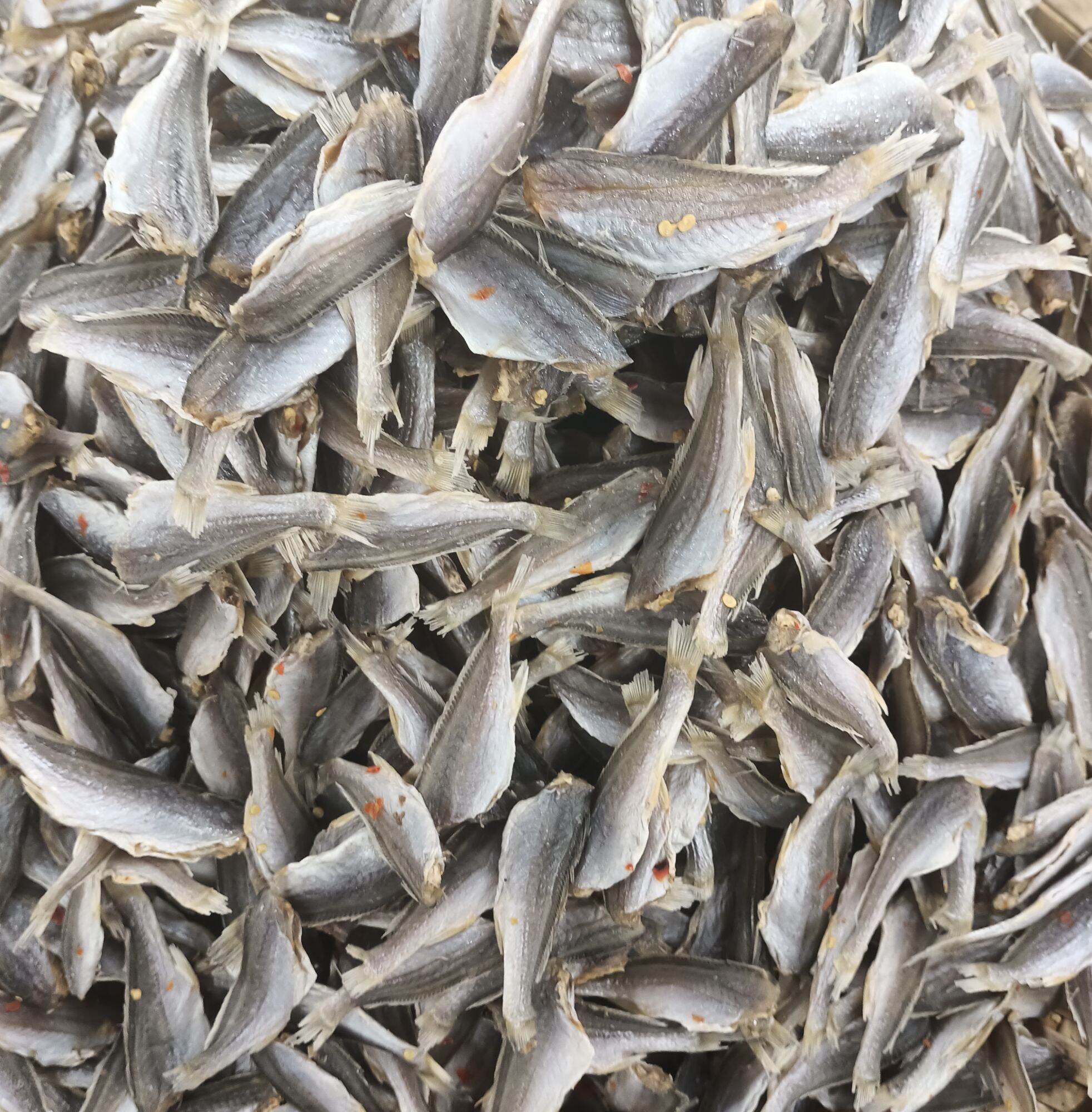 Khô cá đù mini ướp muối ớt 500g đóng gói hút chân không