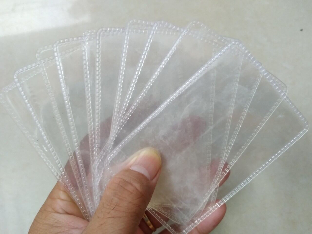 set 100 cái vỏ căn cước loại dày có răng ( nhựa trắng trong suốt)
