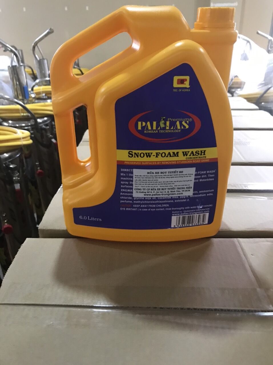 NƯỚC RỬA XE BỌT TUYẾT 6L PALLAS ( Hương chanh)