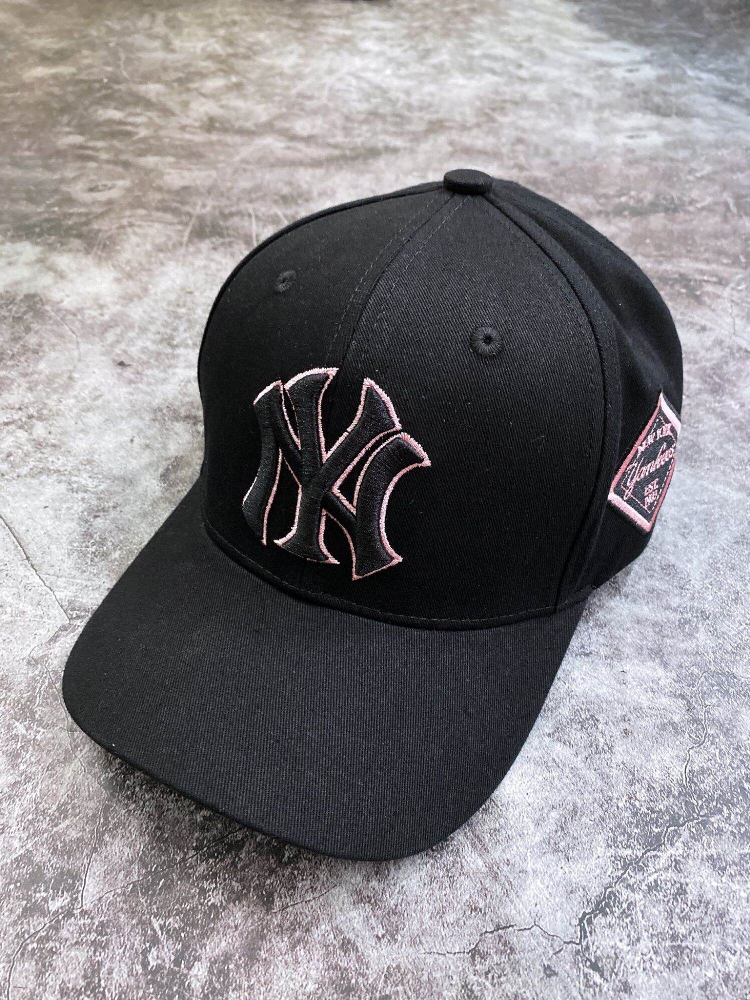 Mũ lưỡi trai mlb đen logo ny viền hồng