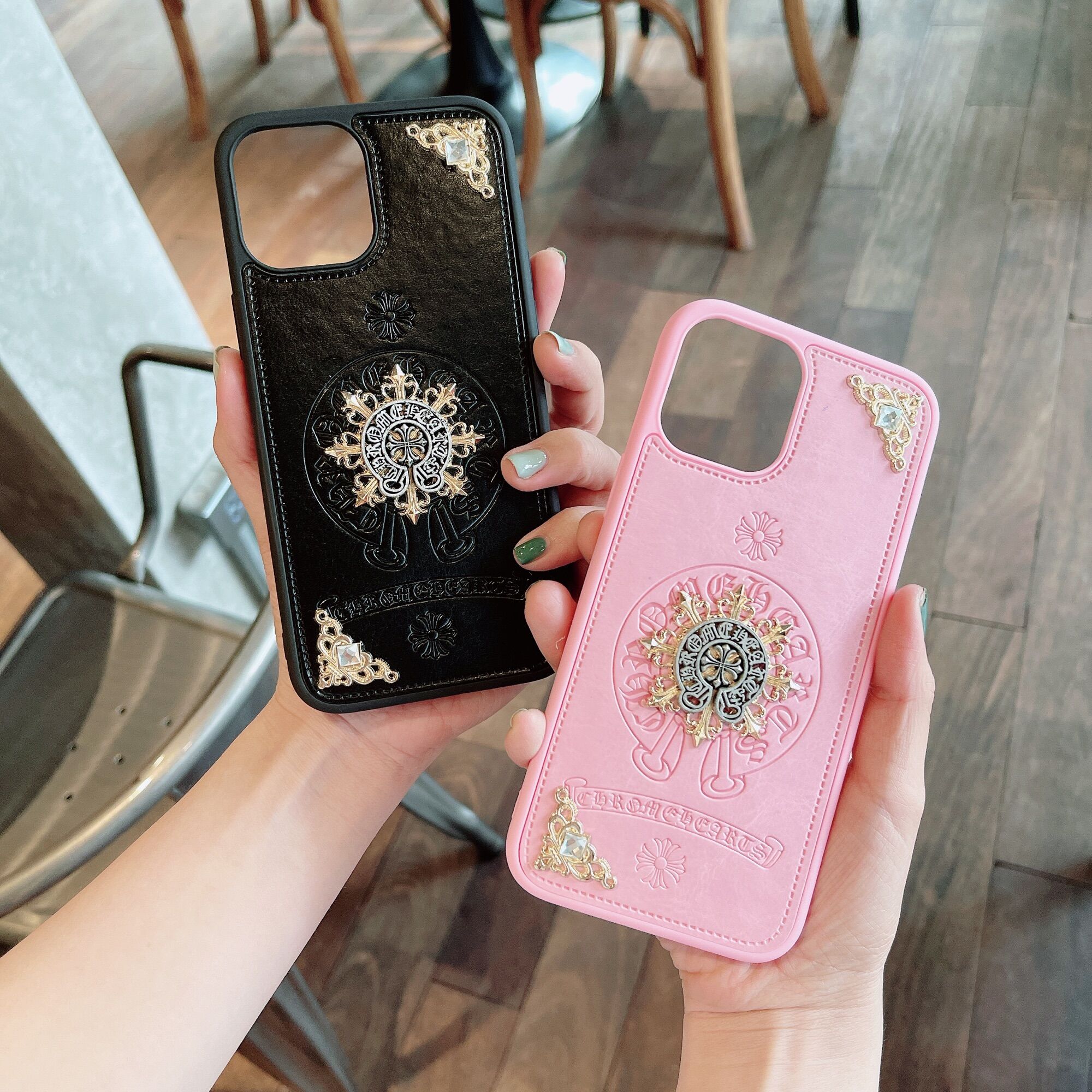 Ốp lưng iphone CHROME HEART VÀNG 2 GÓC