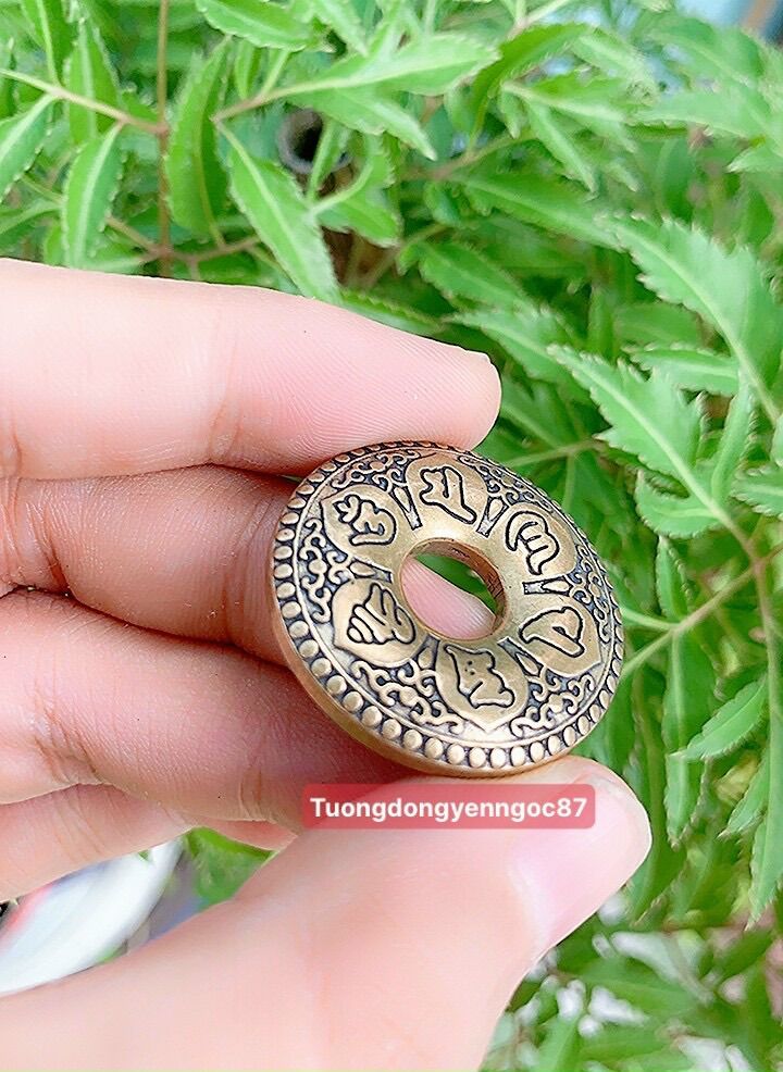Đồng xu Om Mani Padme Hum