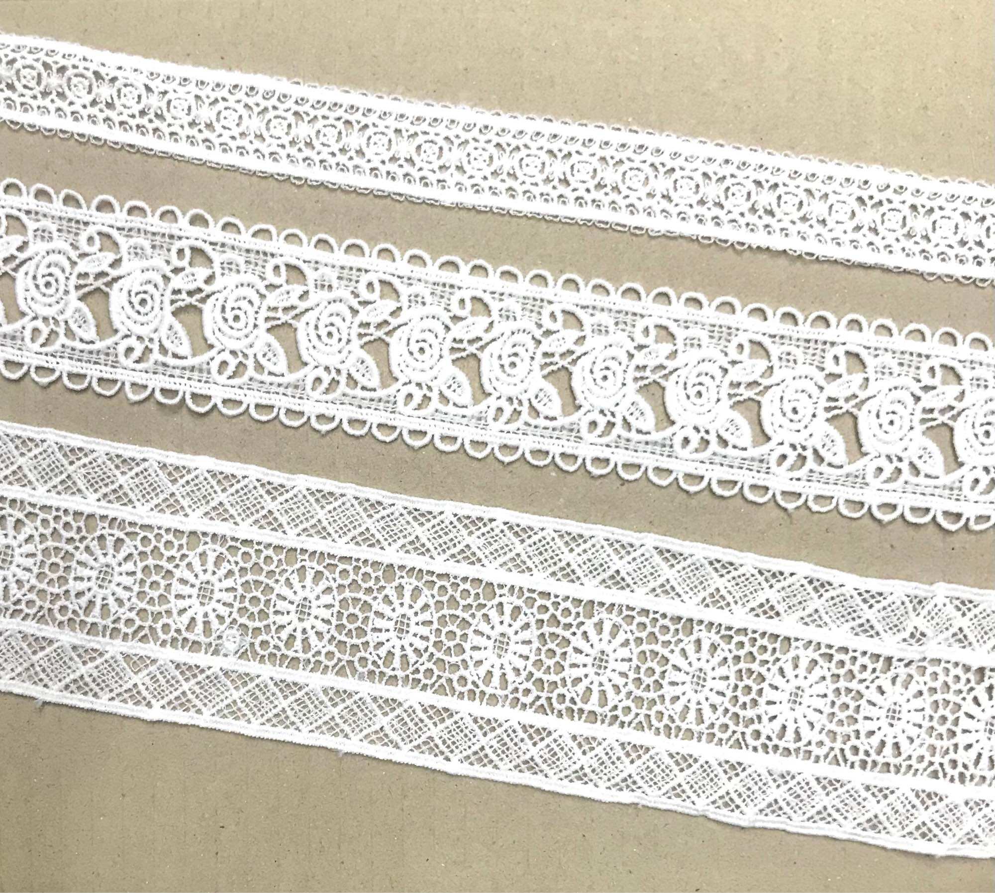 1 mét ren cotton màu trắng.
