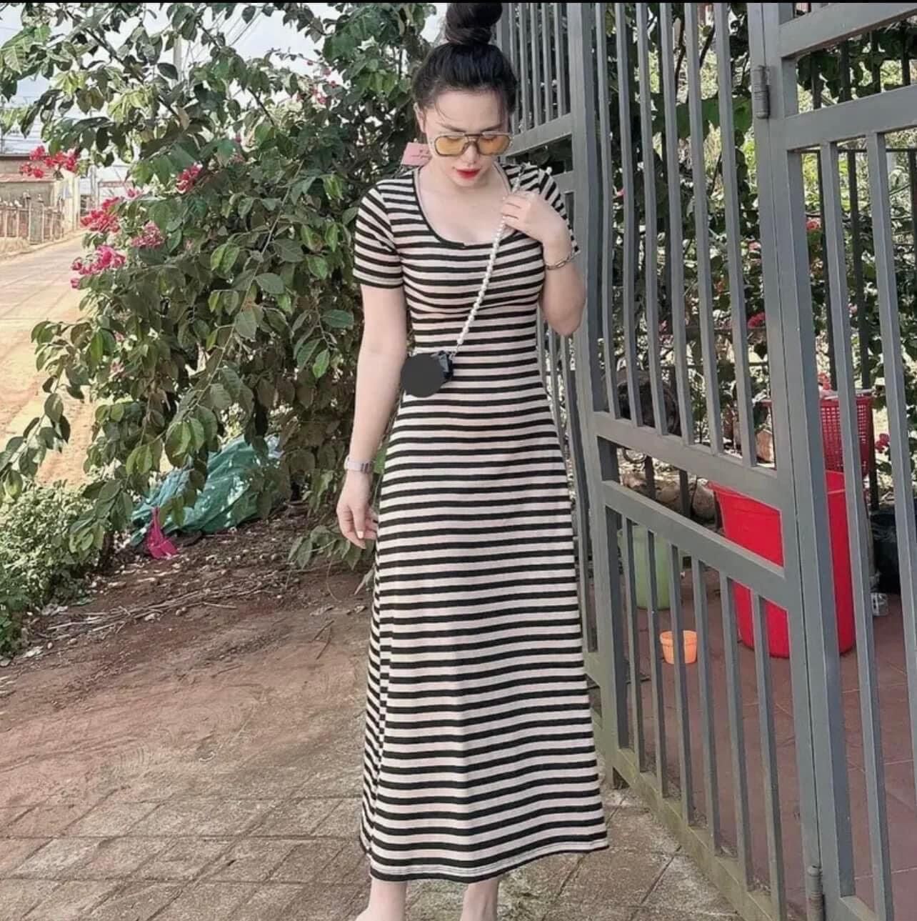 Đầm body cổ vuông Hotgirl kẻ sọc xinh xắn tôn dáng mã mới dáng dài đẹp như mẫu mặc