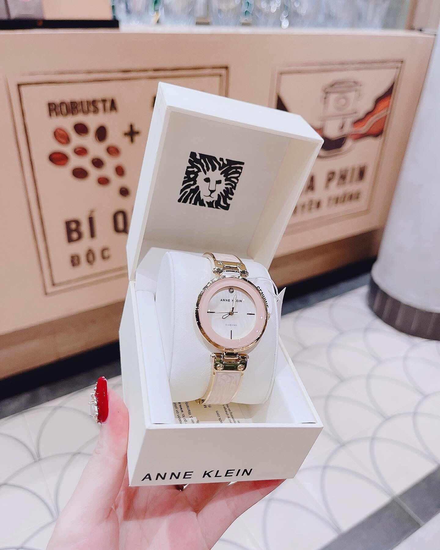 Đồng hồ nữ Anne Klein mặt khảm trai, size 34mm