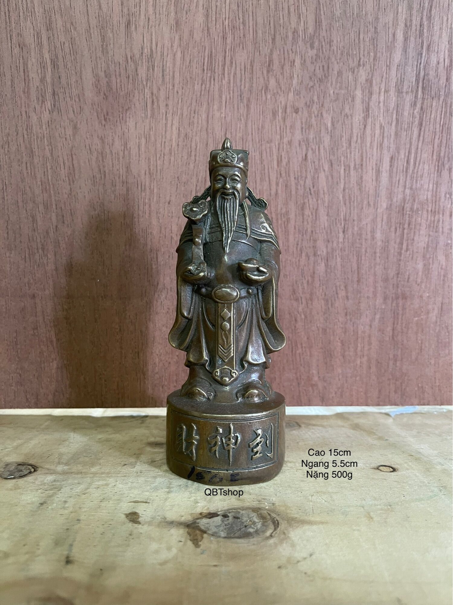 Ông thần tiền đứng bằng đồng