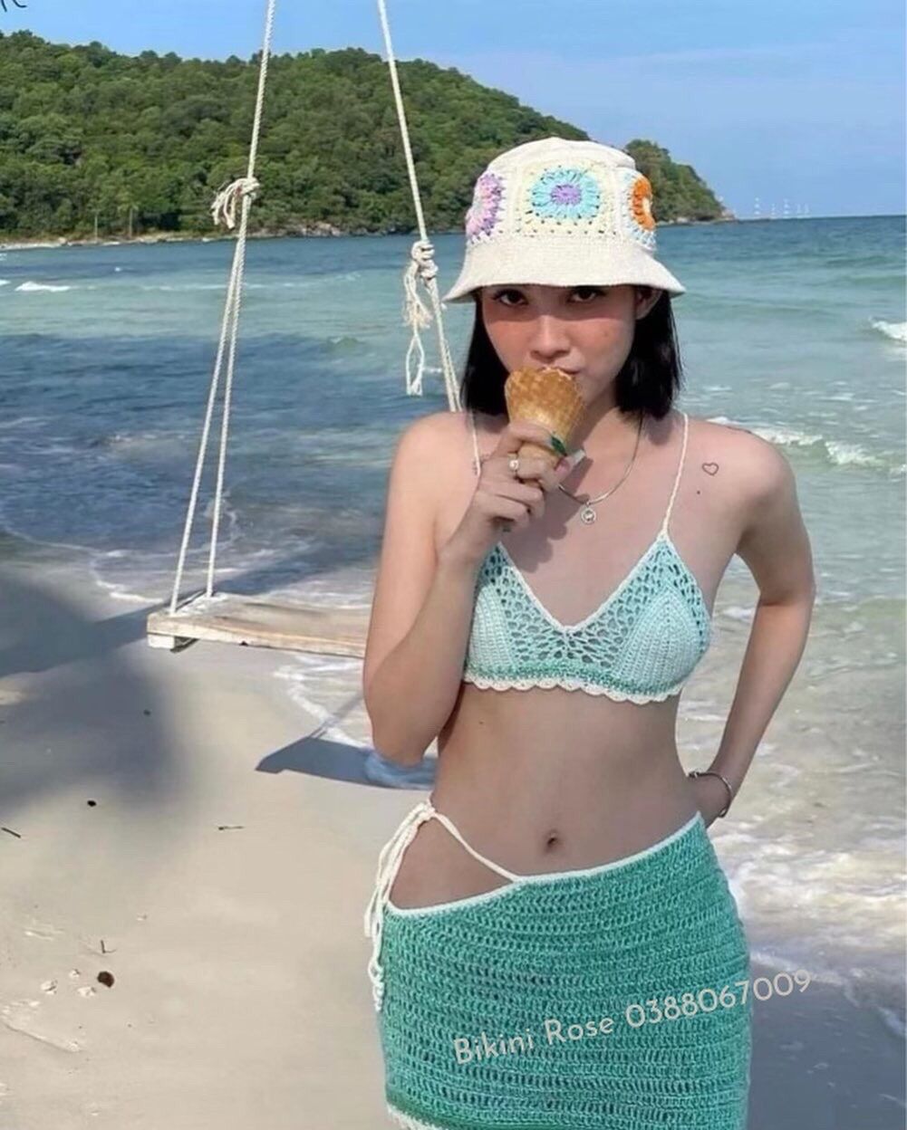 Bikini len móc xanh váy xéo