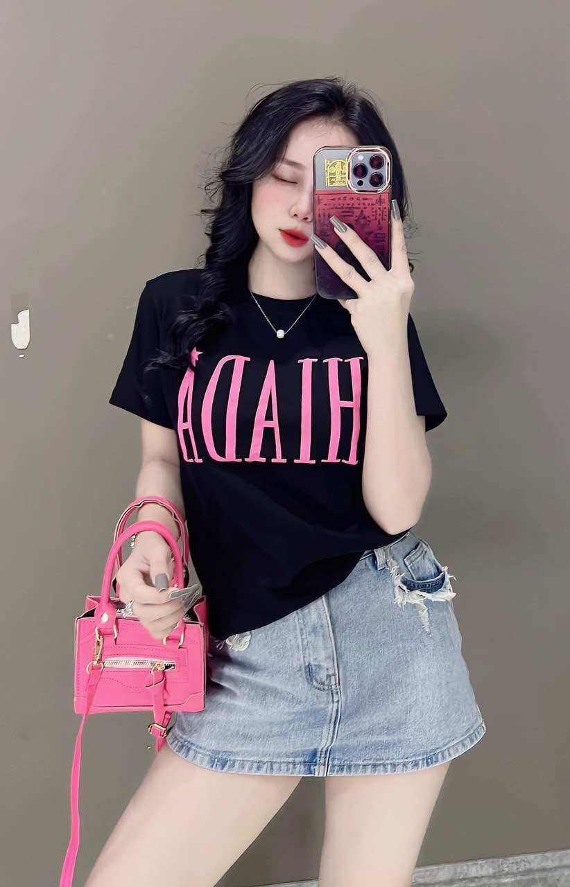 Áo thun nữ dáng ôm phối chữ nổi phom dài ( Mã HIADA dưới 55kg )