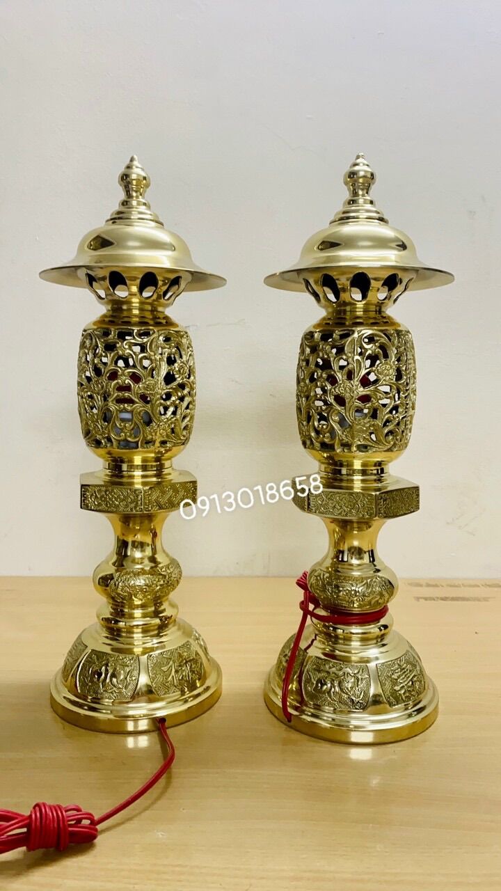 Đèn điện thờ bằng đồng màu vàng ánh kim 48cm. Đèn thờ bằng đồng.