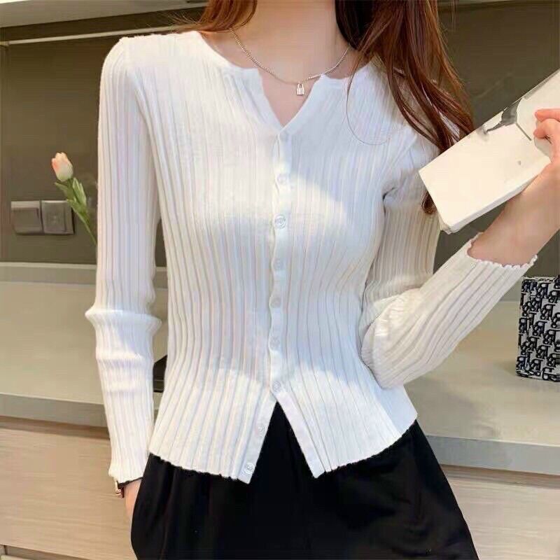 Áo len tăm nữ cúc dài tay chất len mỏng vừa phải