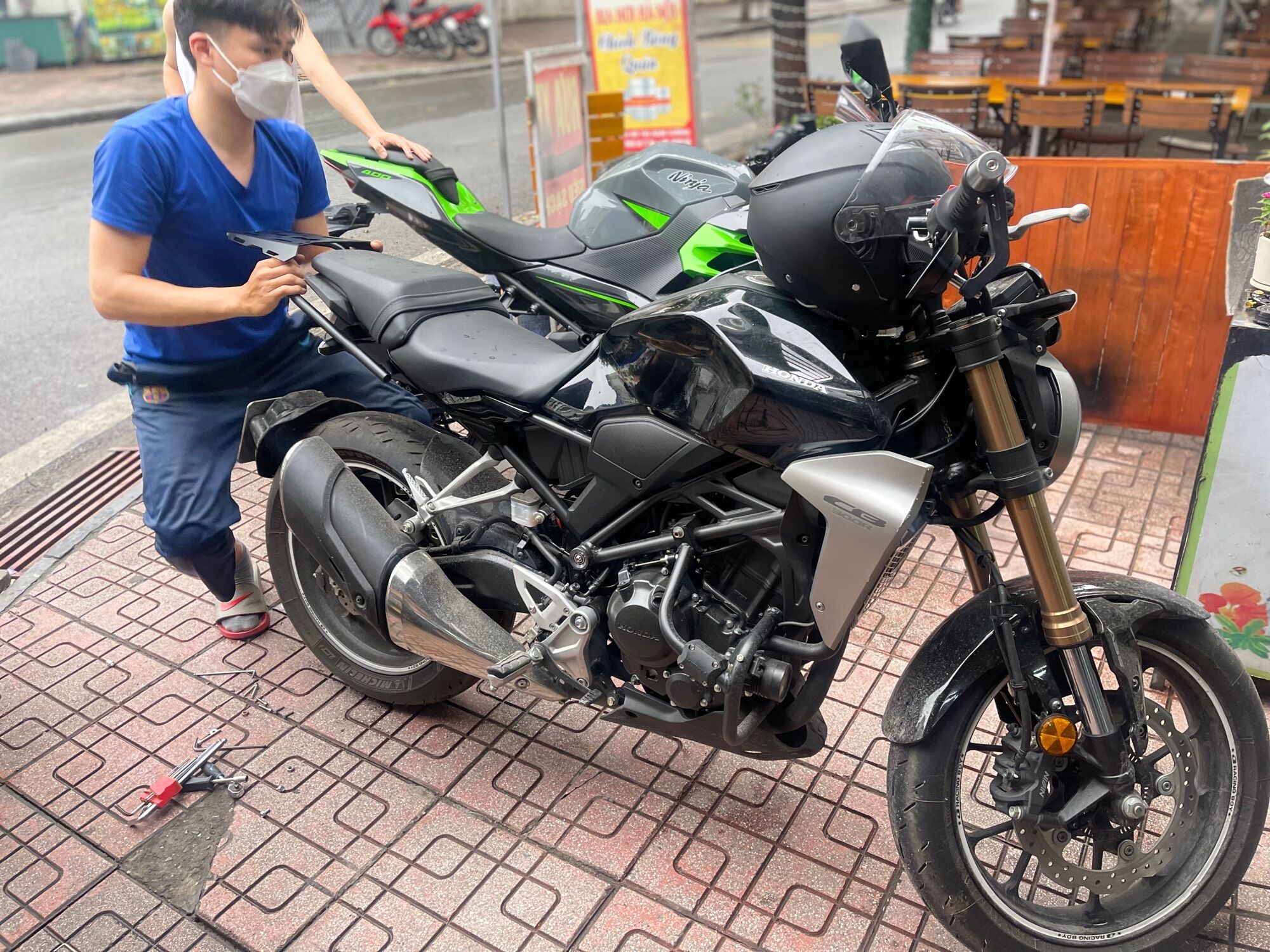 Baga giá buộc hành lý CB150R,CB300R CNC (sơn sần tĩnh điện chống xước)