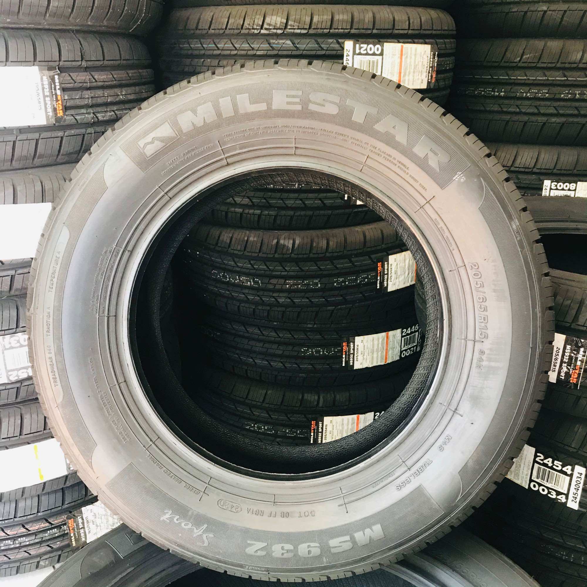 Lốp xe INNOVA: 205/65R15 94H -Thương hiệu tiêu chuẩn Mỹ: LỐP CHẤT LƯỢNG CAO Chạy cực êm giá lại mềm. Top 1 bán chạy advenza