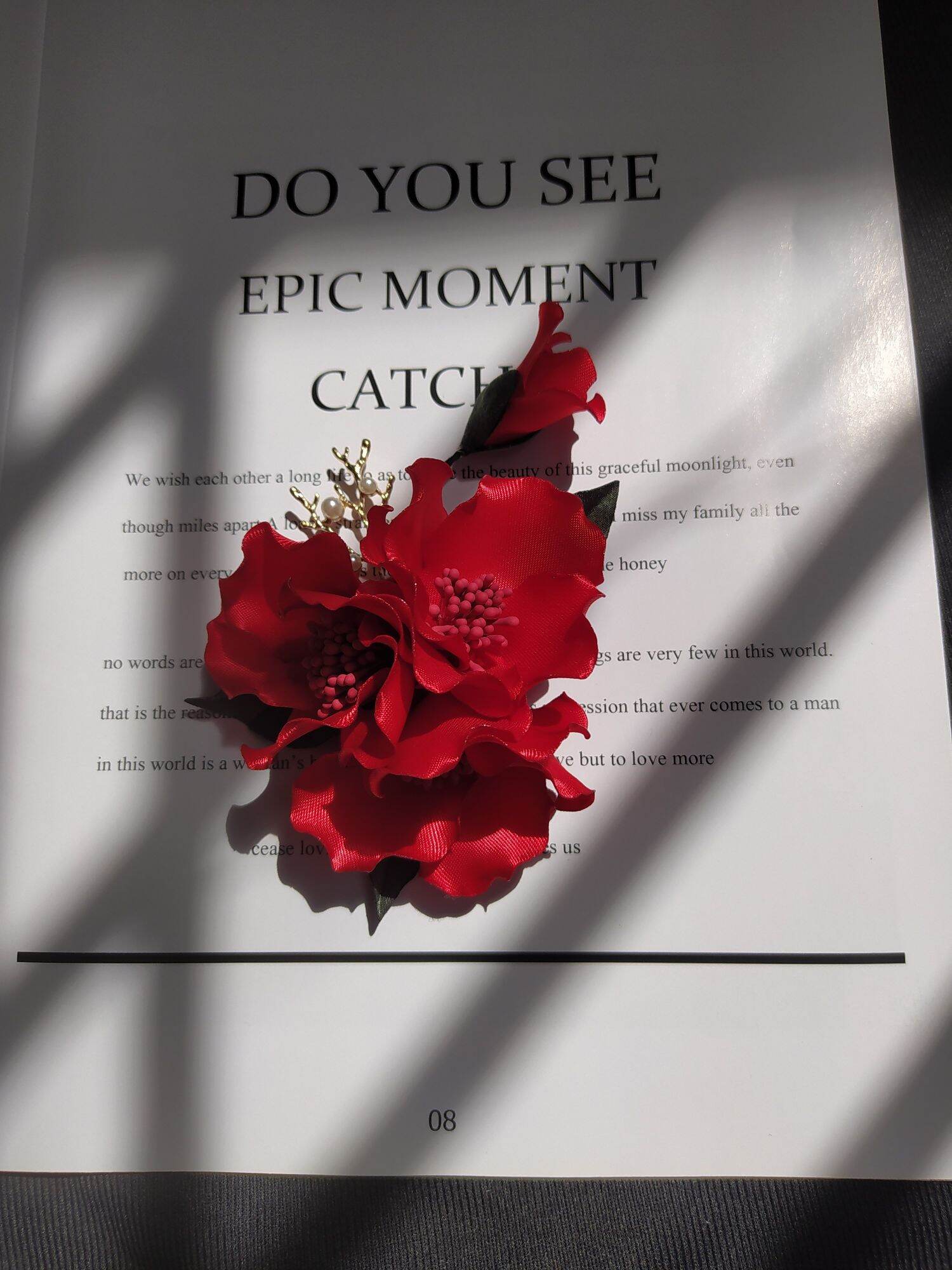 Hoa cài áo handmade Canto hoa đỏ