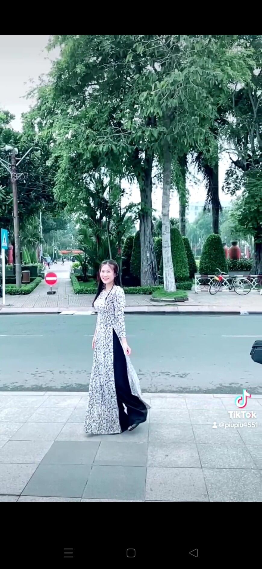 Áo dài lụa nhật nhí đen tay phồng giá rẻ ( không kèm quần)