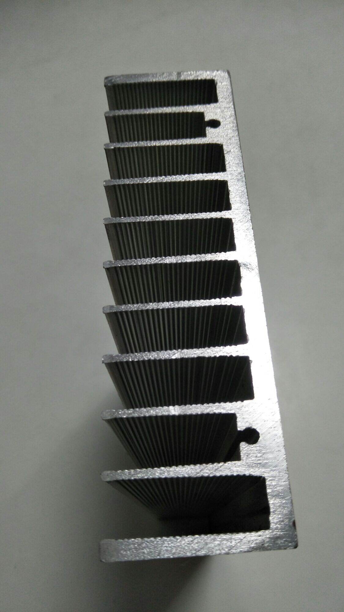 Nhôm cánh dày , dài 22cm, cao 12 cm