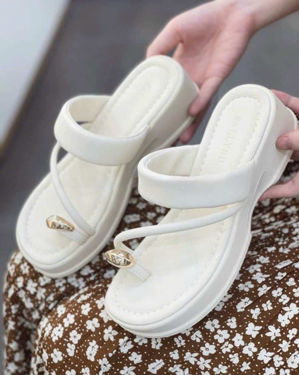 Dép xỏ ngón