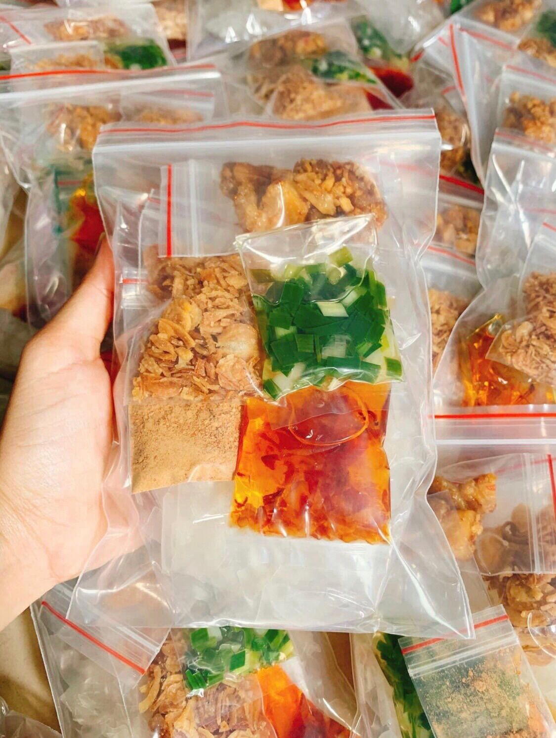 Bánh tráng phơi sương tóp mỡ