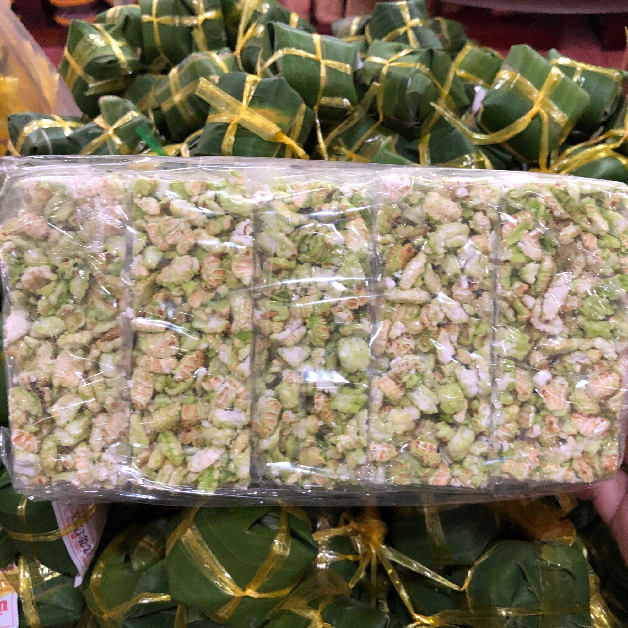 Combo 1 Cốm sữa + 1 cốm lá dứa trọng lượng 200G/gói