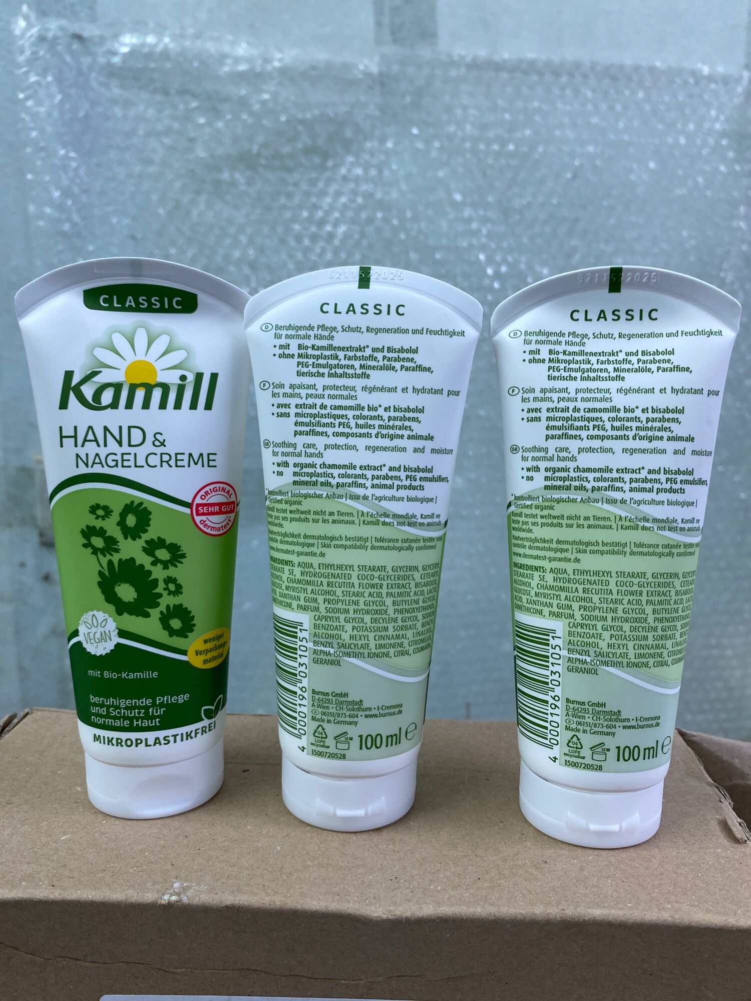 Kem dưỡng tay hoa cúc Kamill