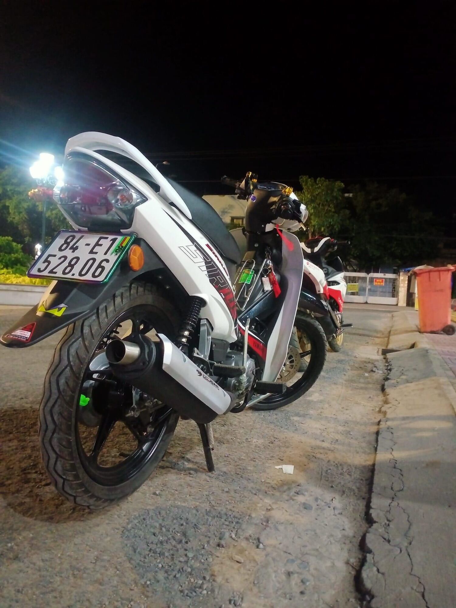 Pô uma v4 kèm cổ và ốp gắn xe sirus dream