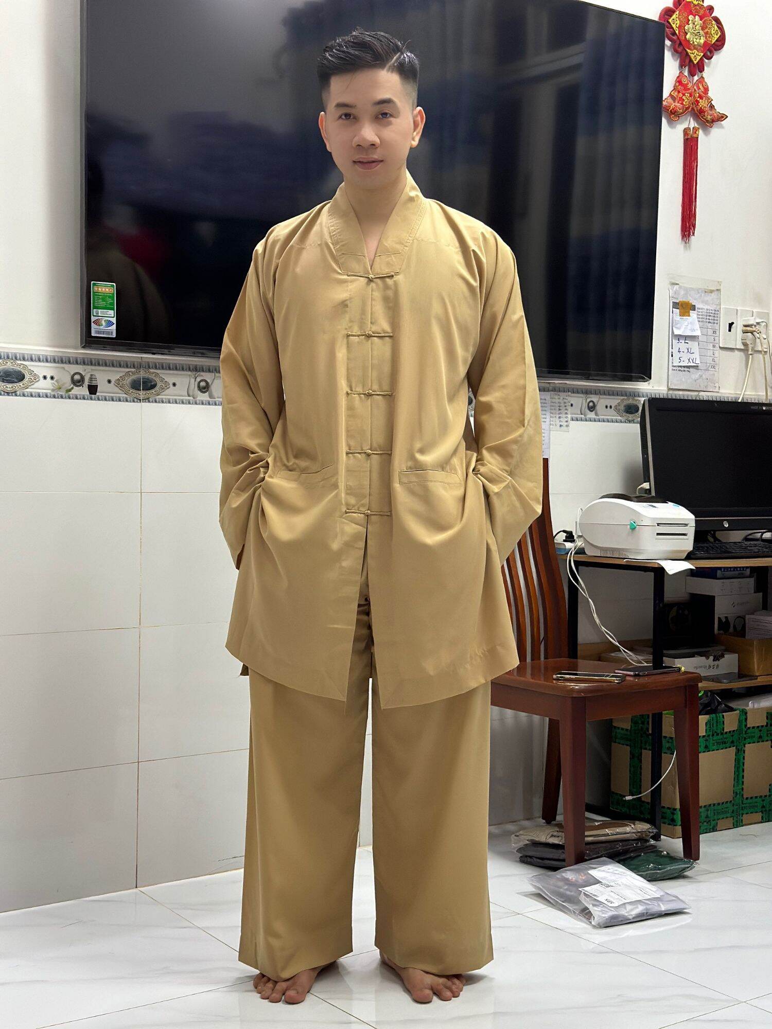 Bộ la Hán thầy.chất vải kate phom tới gối . đồ nam