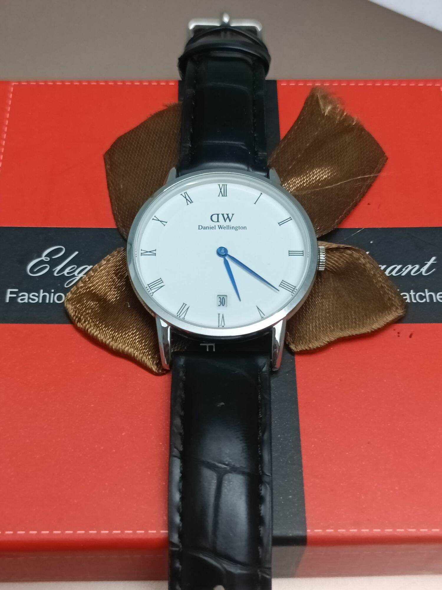 Đồng hồ hiệu DW Daniel wellington