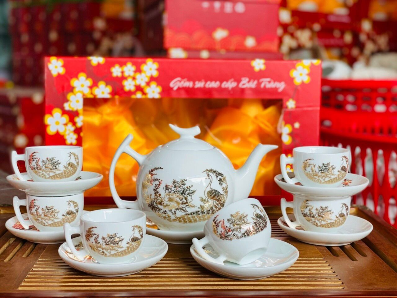 Bộ ấm trà gốm sứ Bát Tràng cao cấp.
