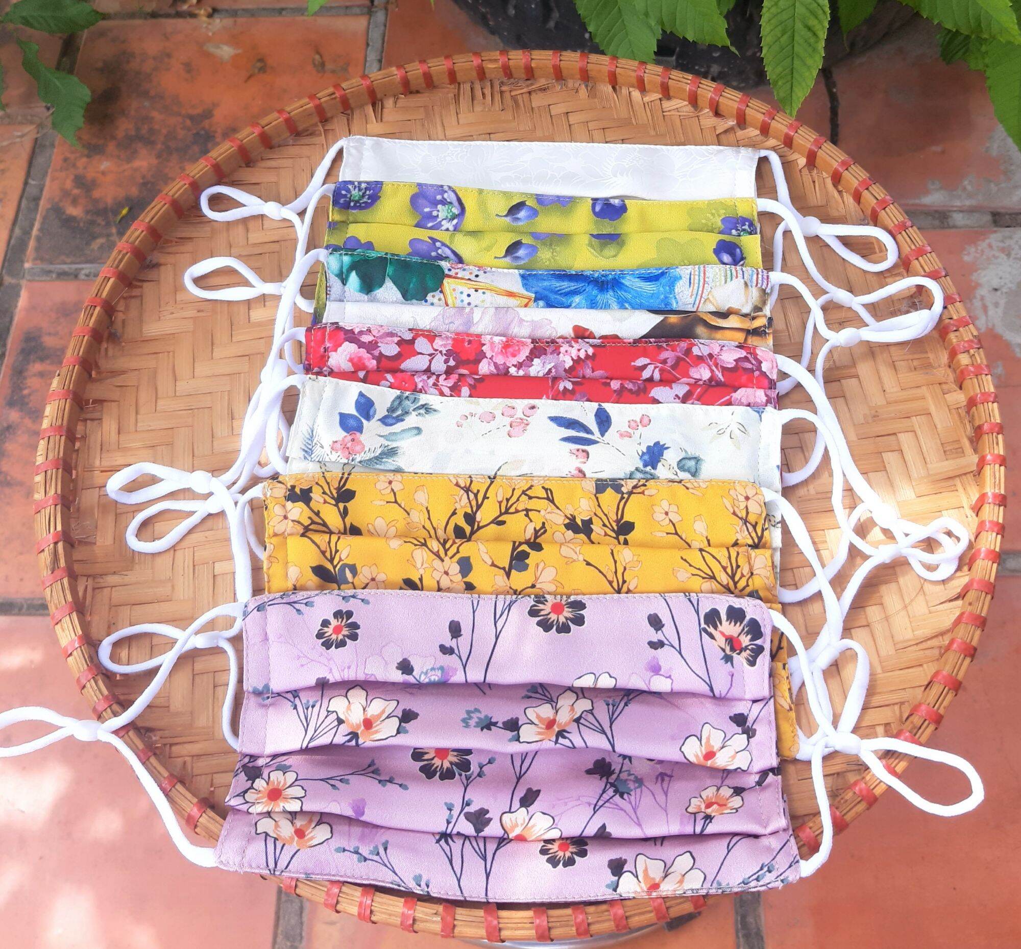 Khẩu trang lụa