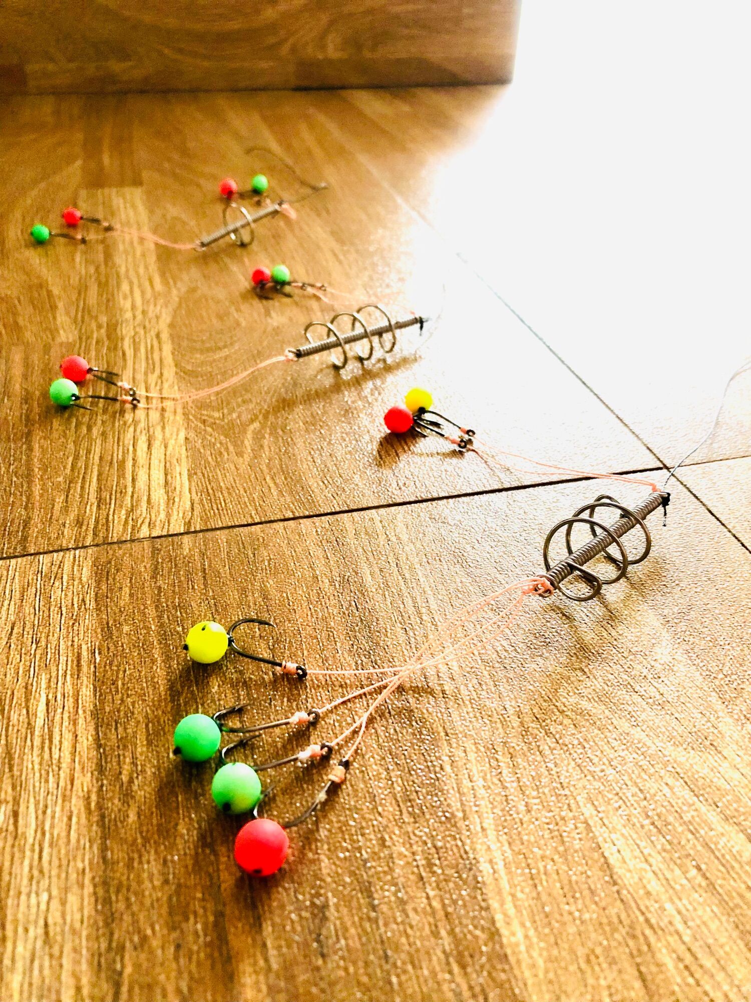 Loxo lăng xê buộc lưỡi gắn  boli(xốp nổi)( bộ 6 lưỡi kèm boli)