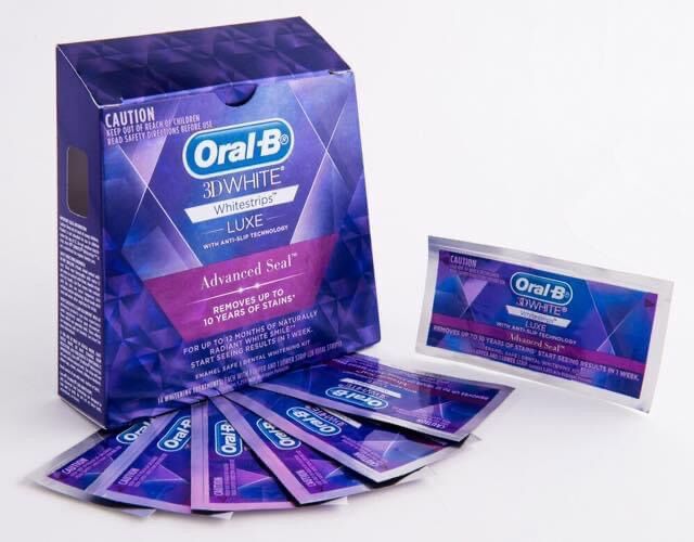 Miếng dán trắng răng Oral B 3D White Whitestrips