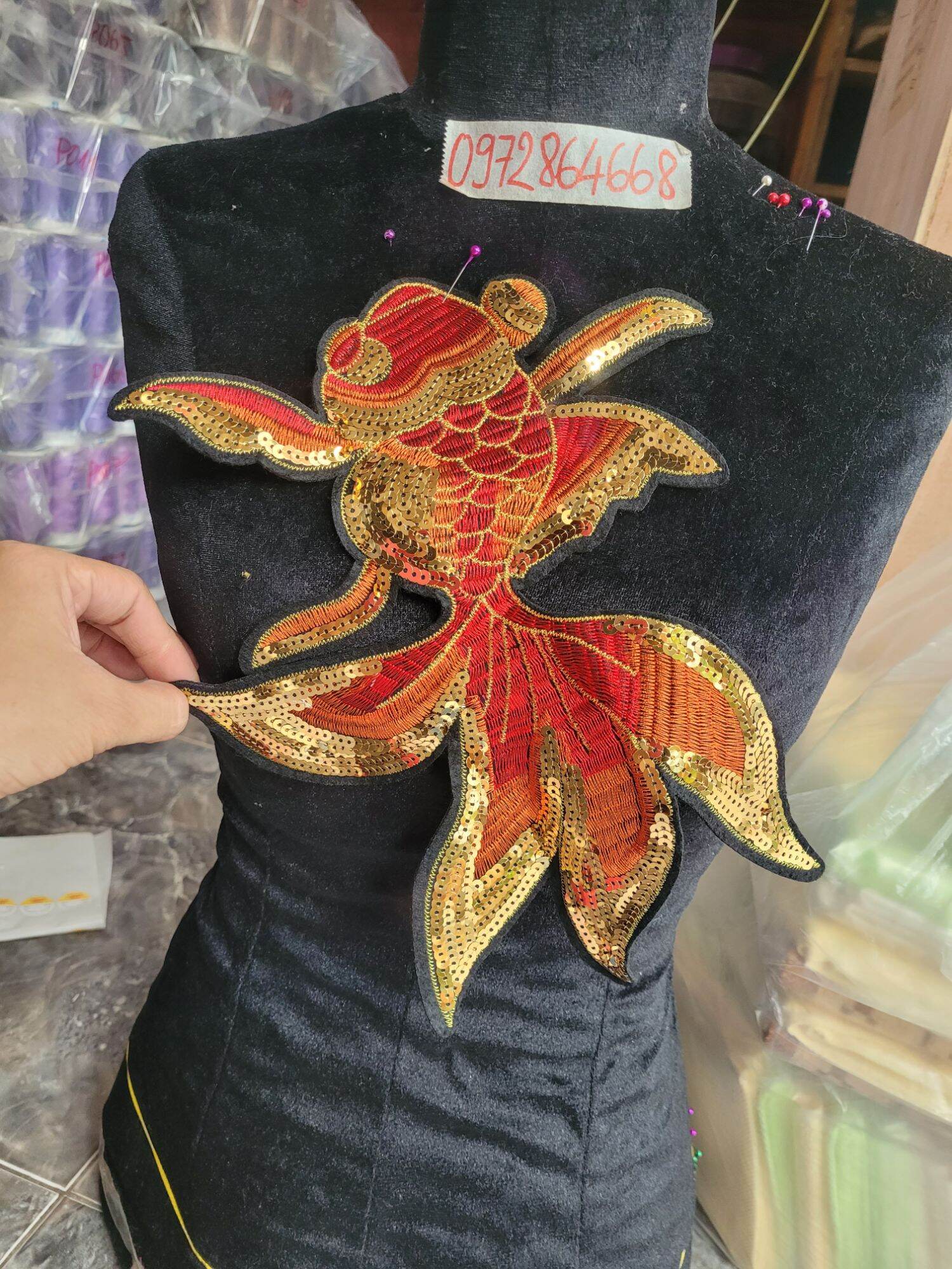 Cá thêu kim sa may trang trí lên trang phục kích thước 28cm x 25cm