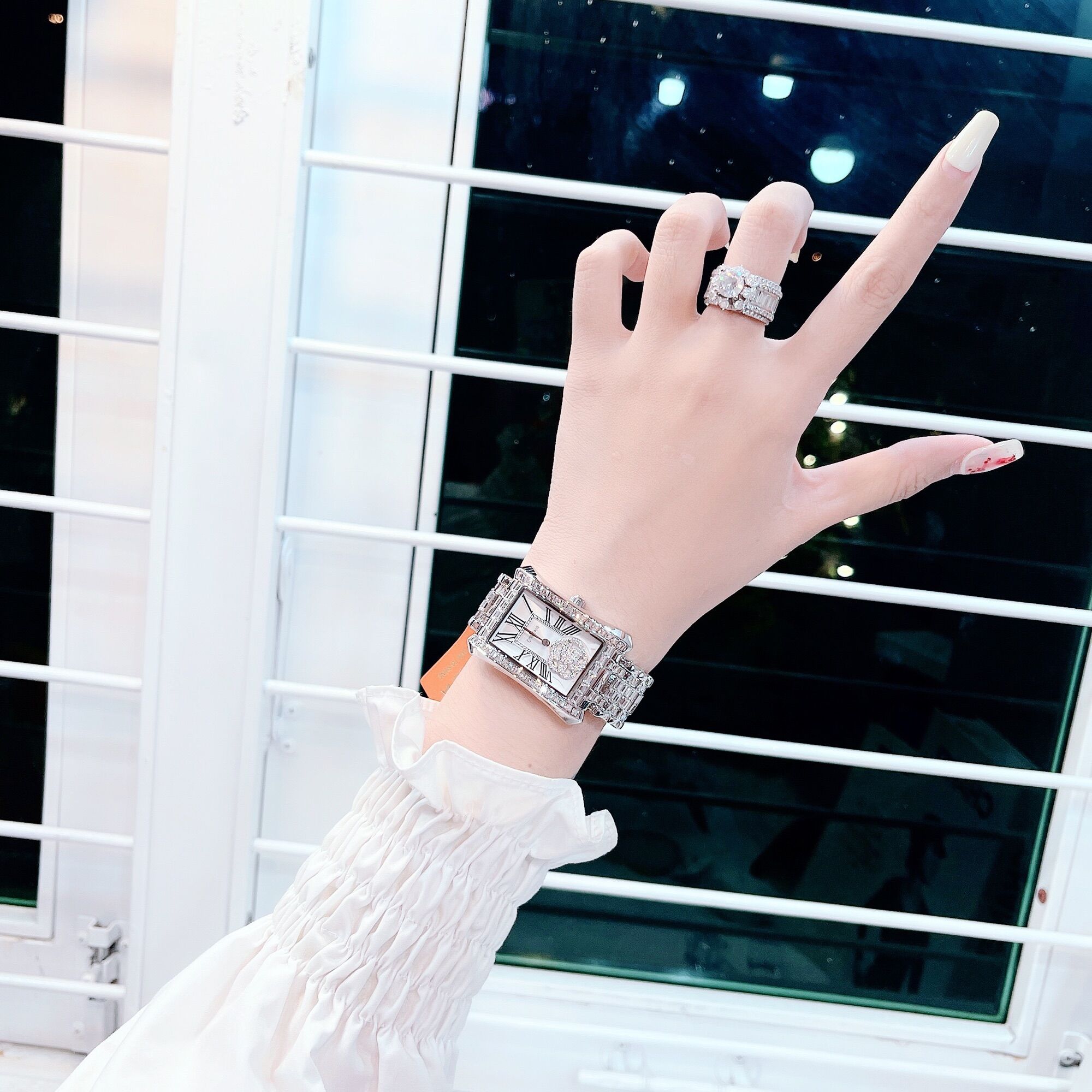 Đồng Hồ Nữ Davena