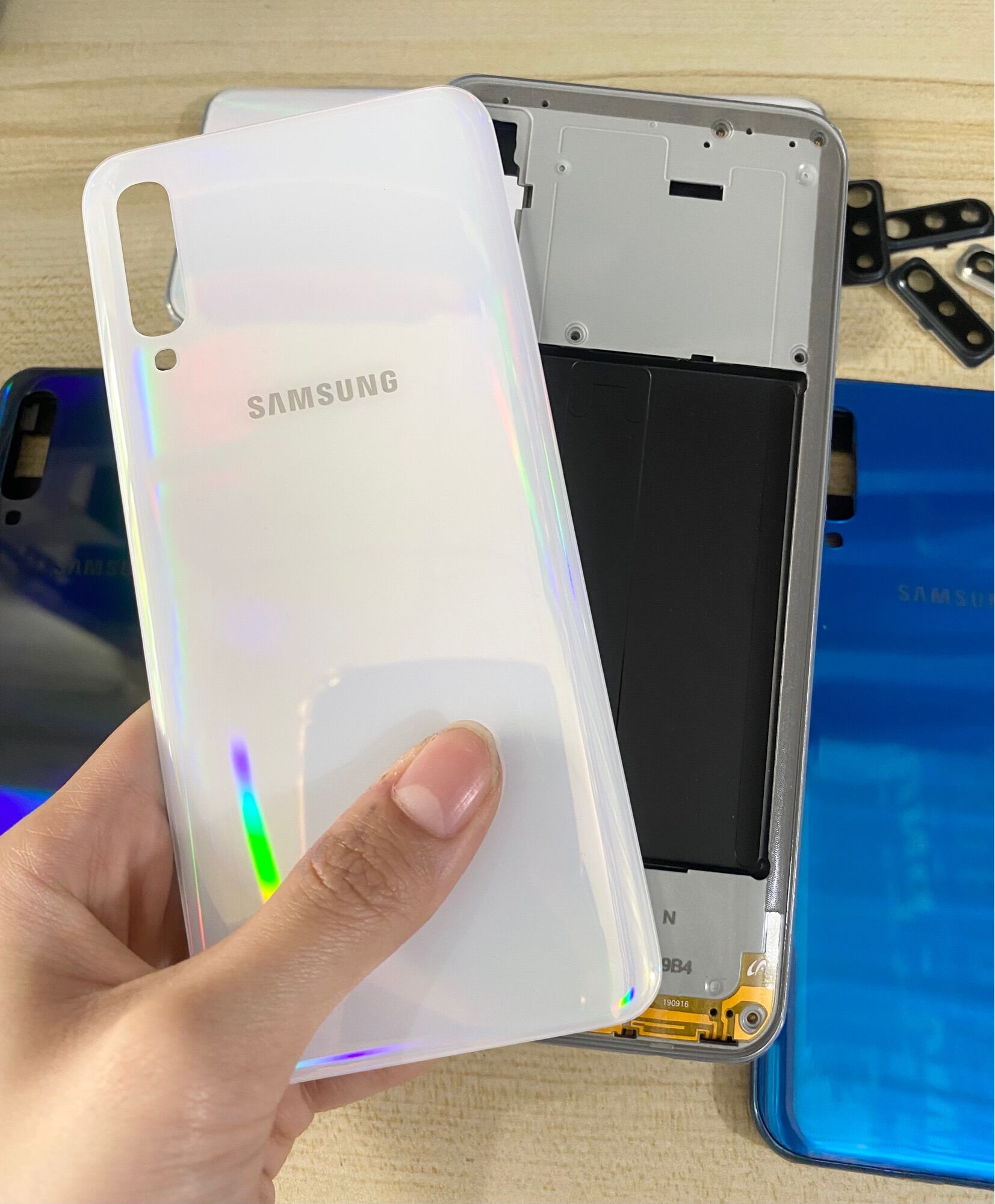 BỘ VỎ + SƯỜN SAMSUNG A50 ZIN HÀNG CAO CẤP ( Kèm Kính Camera )