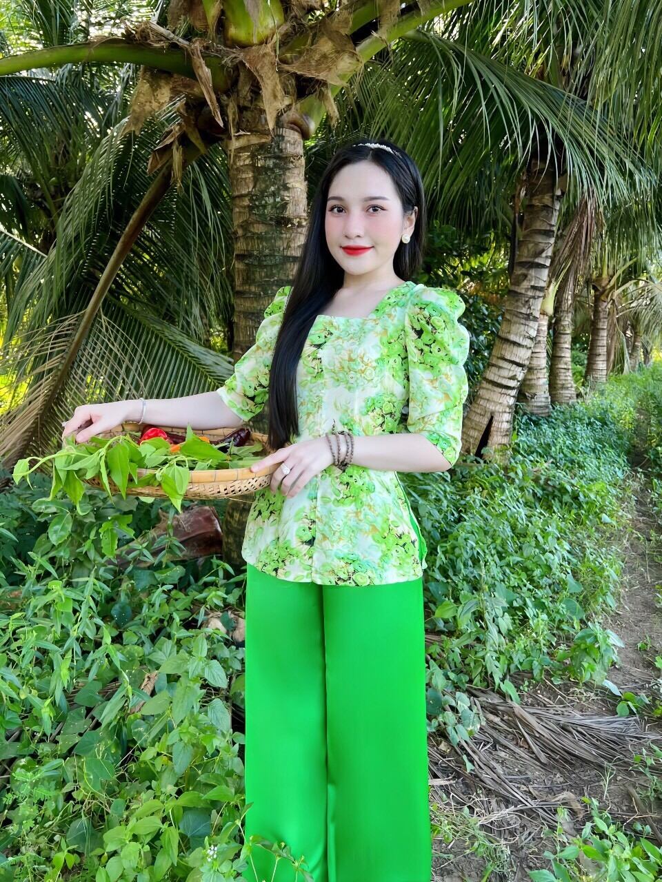 SÉT BỘ BÀ BA CỔ VUÔNG CÓ NÚT NGỌC DUYÊN DÁNG