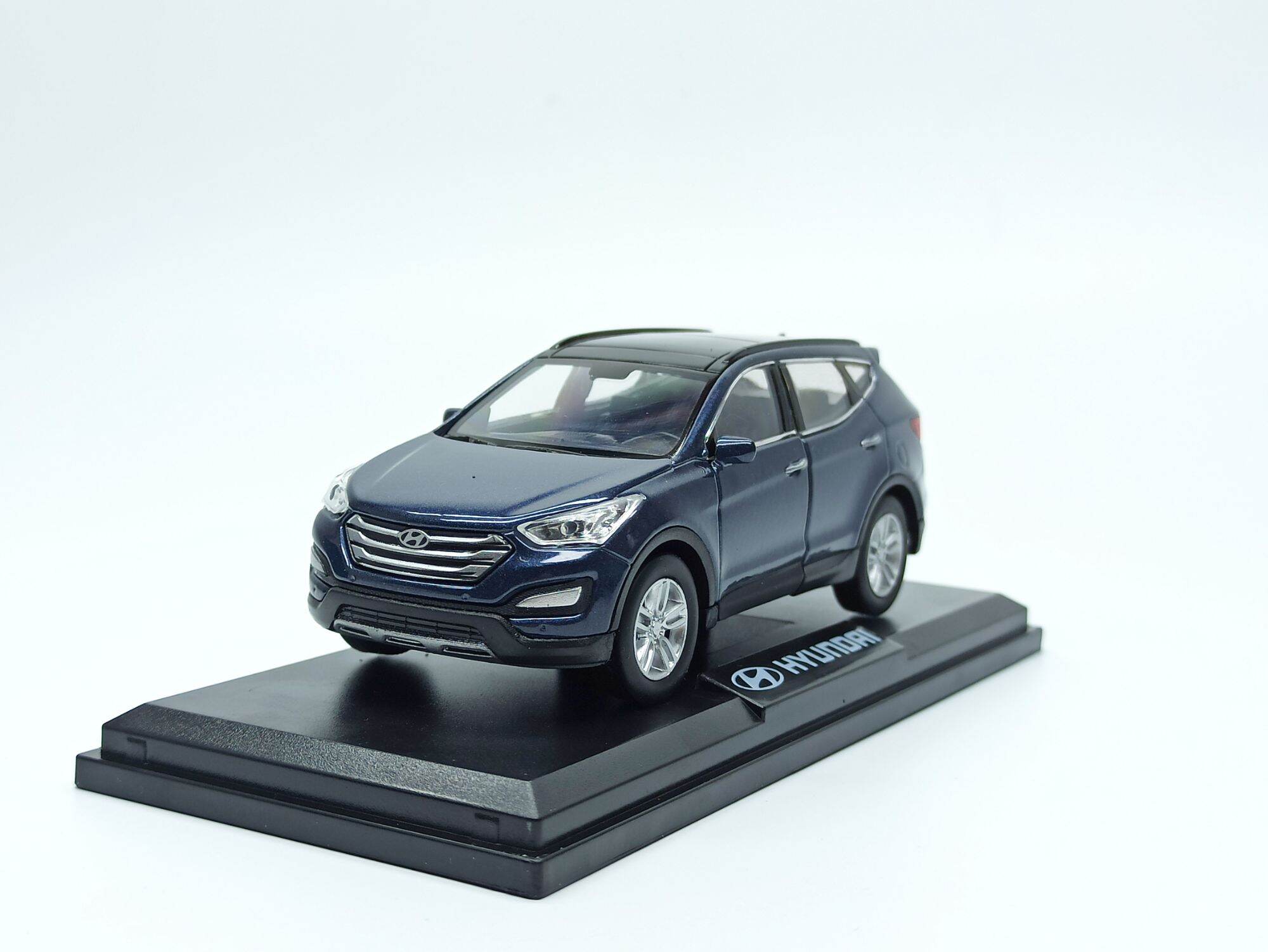 Mô hình xe hyundai santa fe 2014