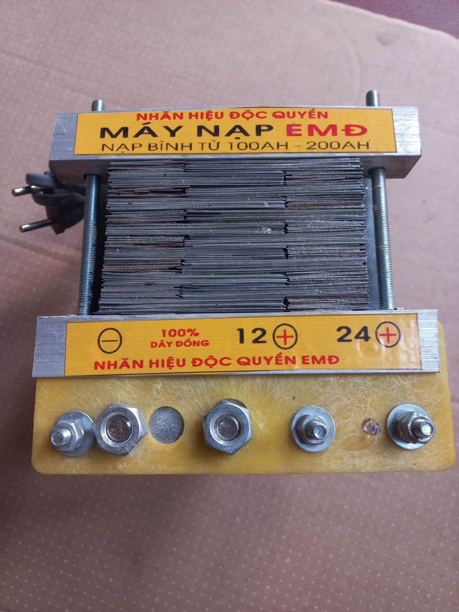 Máy nạp bình ắc quy 100 - 200AH ( DÂY ĐỒNG TẶNG 2 KẸP NẠP)