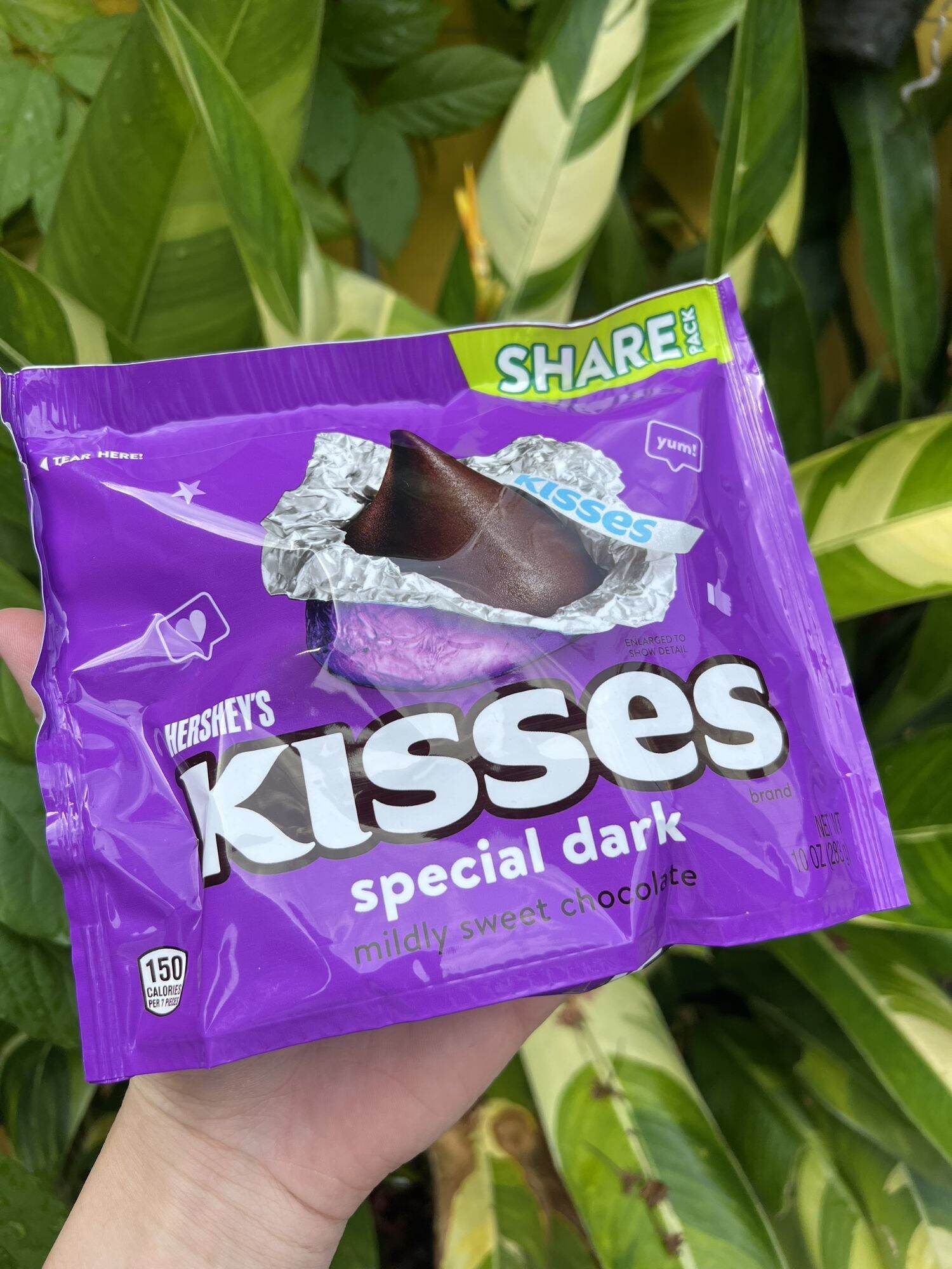 Socola Mỹ đen nguyên chất HERSHEY Kisses share dark special 283g - Sô cô la núm vú tím đắng ít ngọt