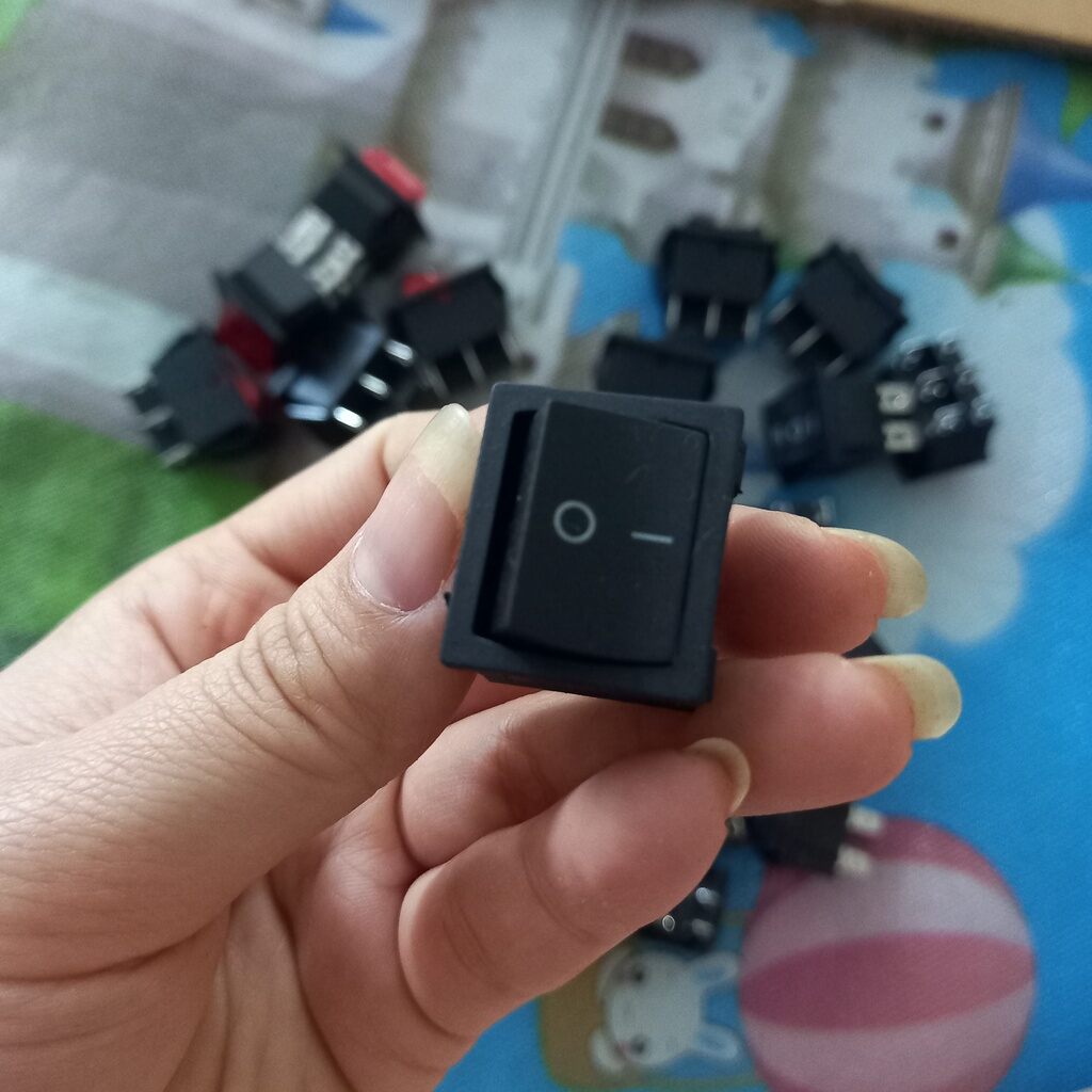 công tắc amply loại 4 chấu