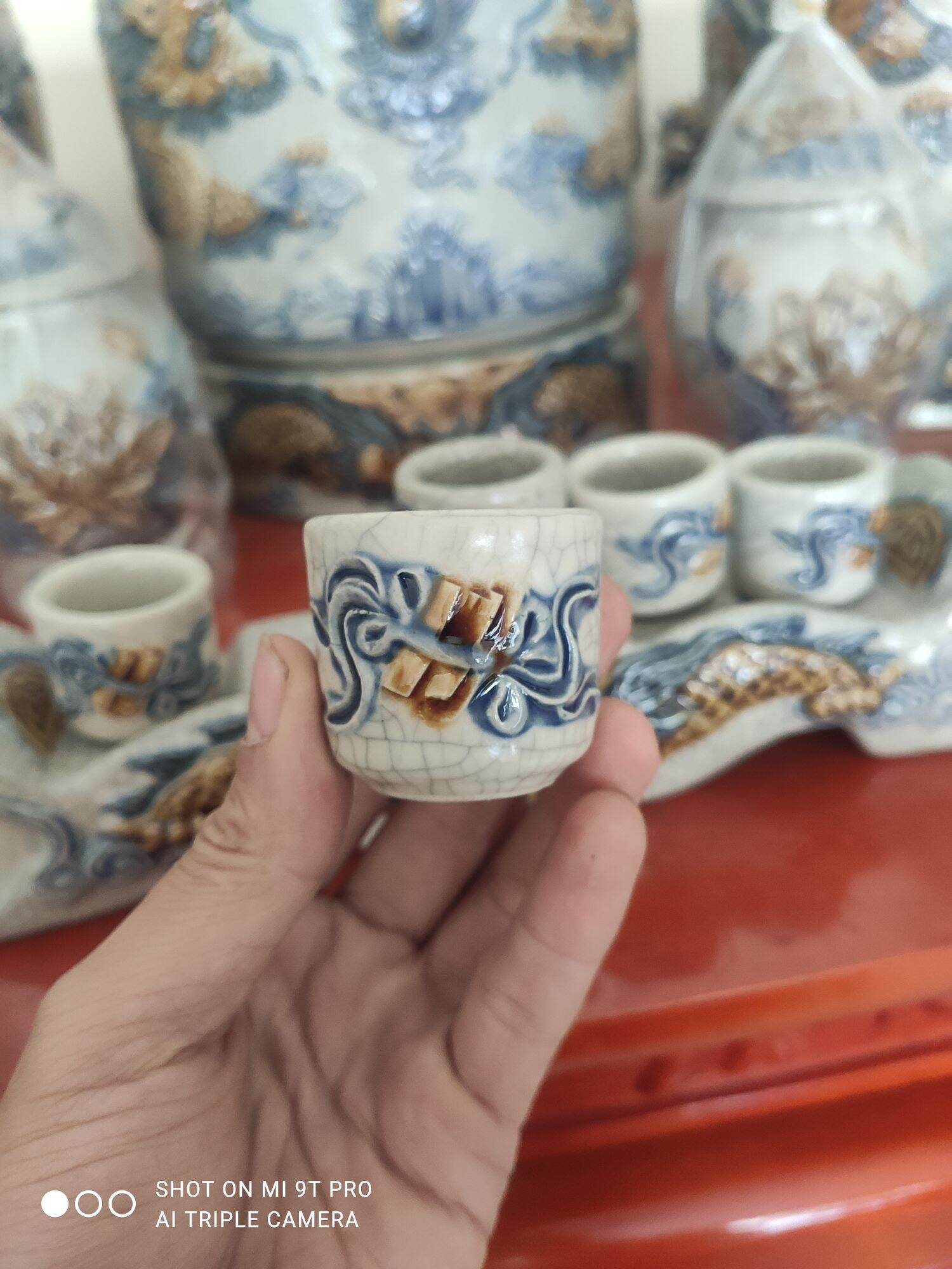 Chén kỷ thờ men rạn nổi bát tràng_ly cuốn thư