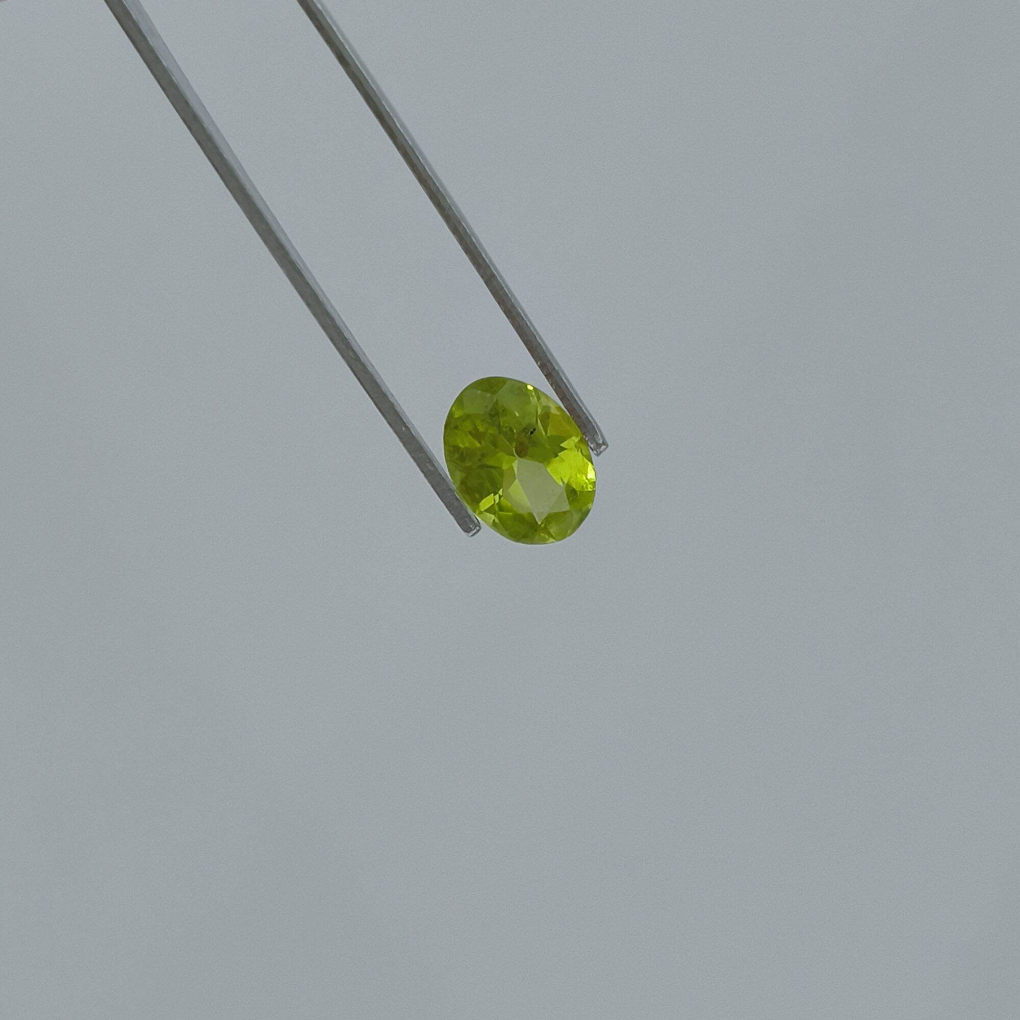 P125- ĐÁ PERIDOT XANH LÁ THIÊN NHIÊN KHÔNG XỬ LÝ