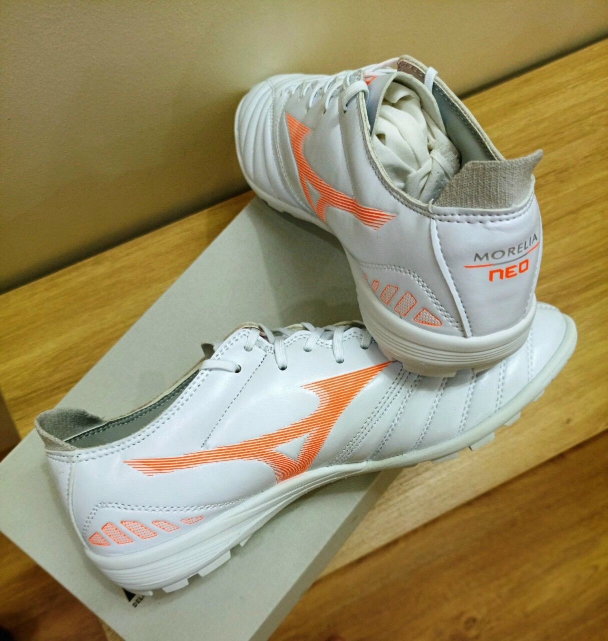 Giày bóng đá Mizuno