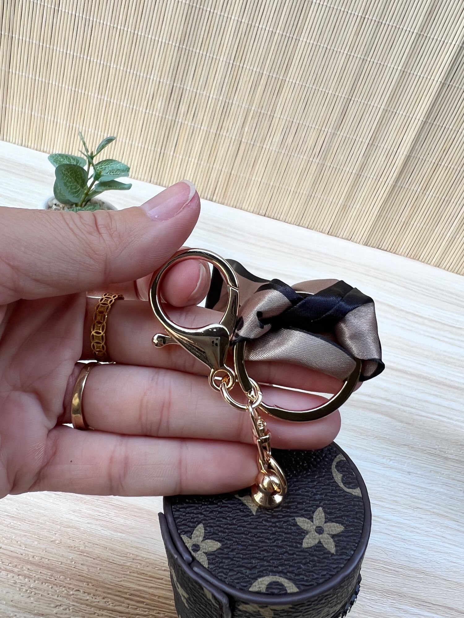 Móc khoá túi LV thời trang (5x9,5cm)